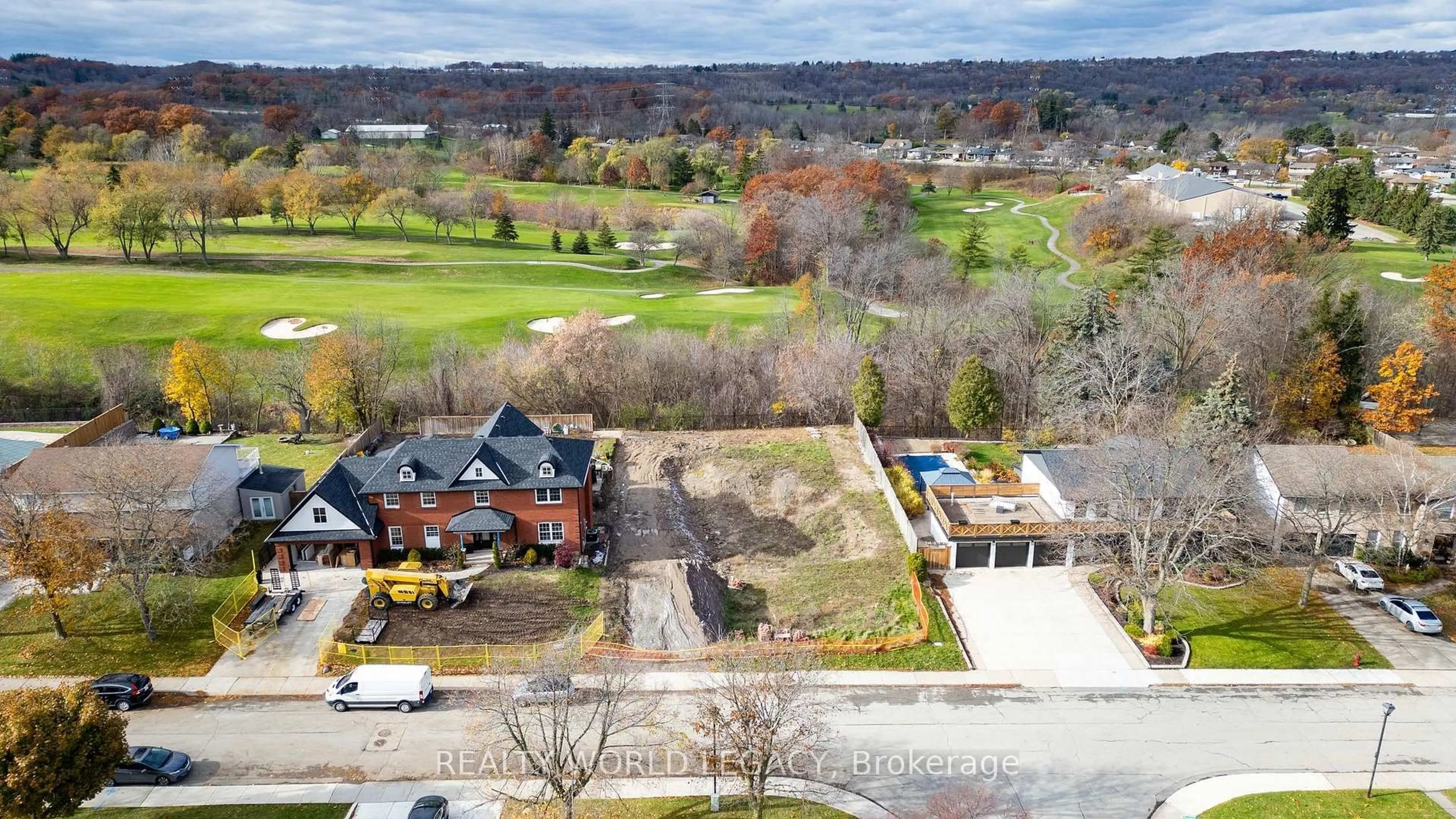 A pic from outside/outdoor area/front of a property/back of a property/a pic from drone, water/lake/river/ocean view for 156 Country Club Dr, Hamilton Ontario L8K 5W2