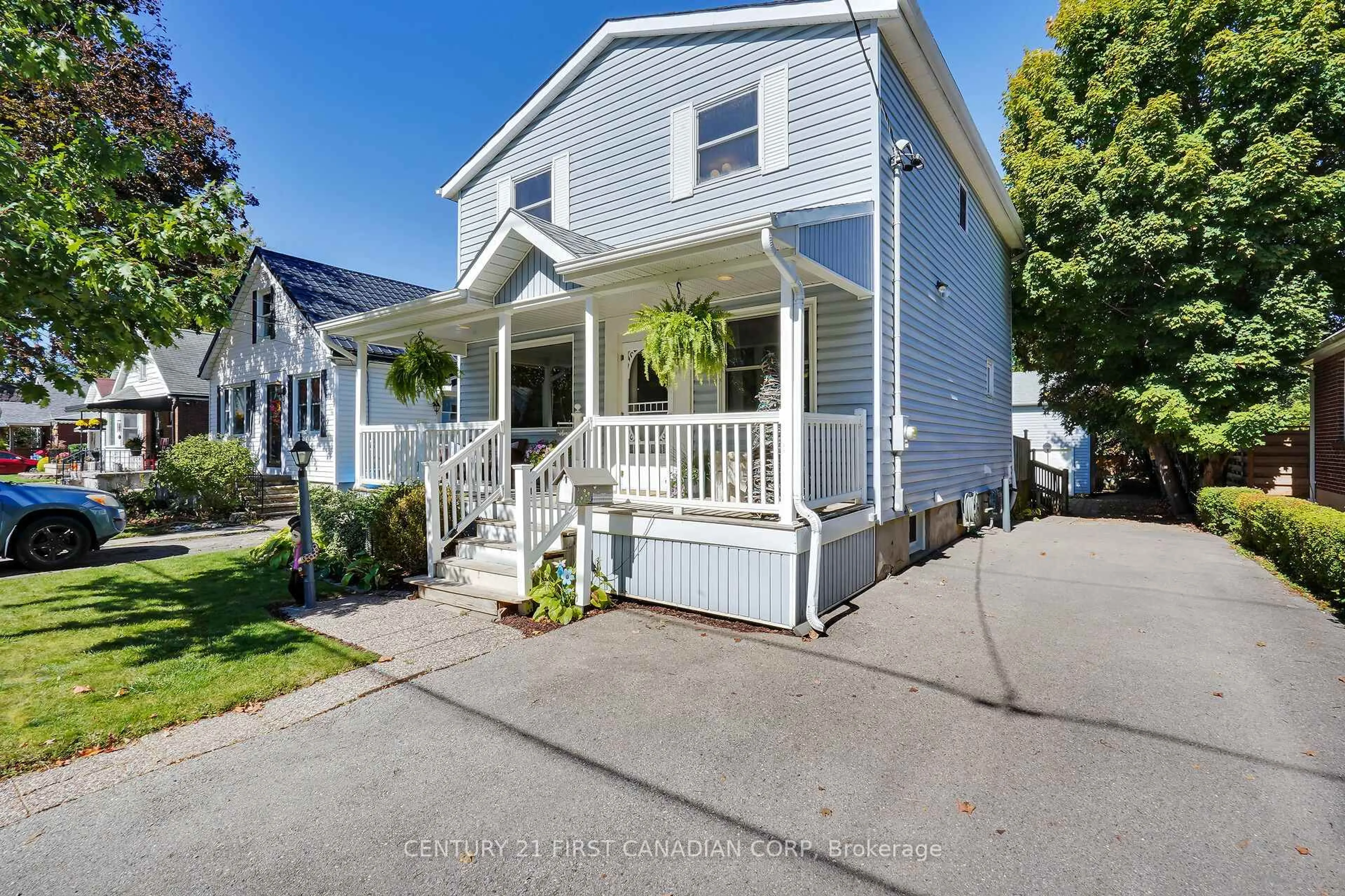 Home with vinyl exterior material, street for 42 Briscoe St, London South Ontario N6C 1W9