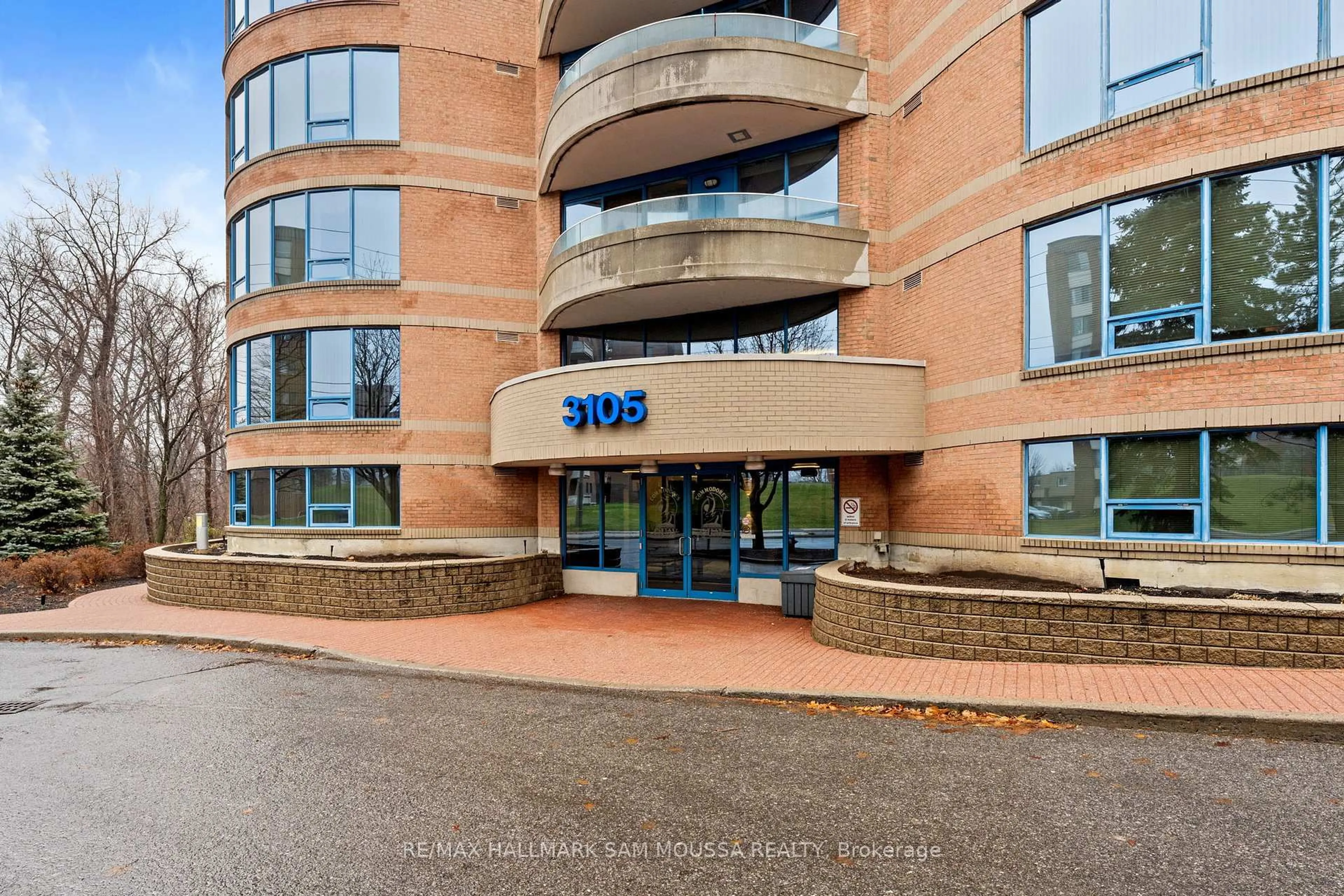 Indoor foyer for 3105 Carling Ave #504, Ottawa Ontario K2H 5A6