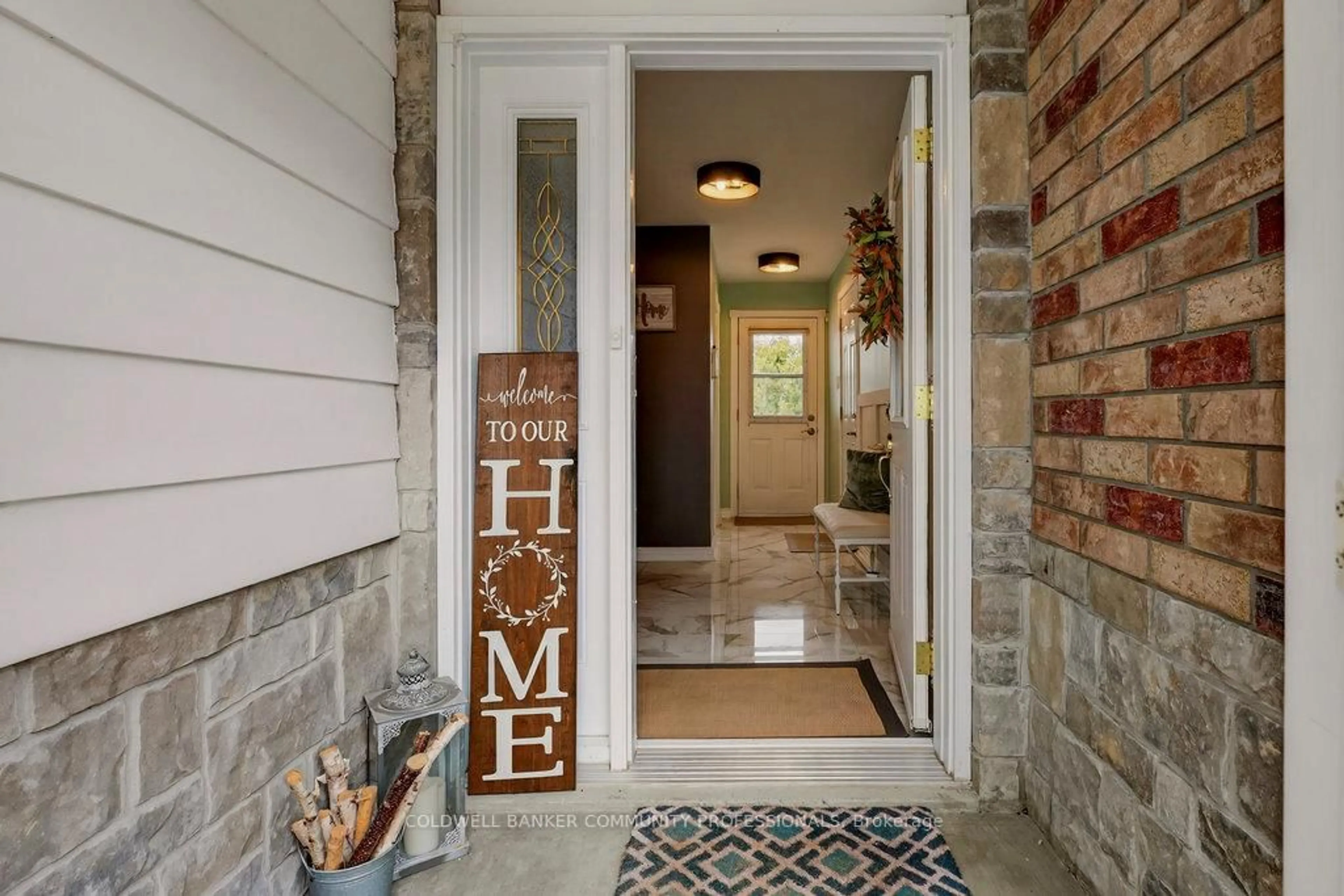 Indoor entryway for 56 Elgar Ave, Hamilton Ontario L9C 4E1