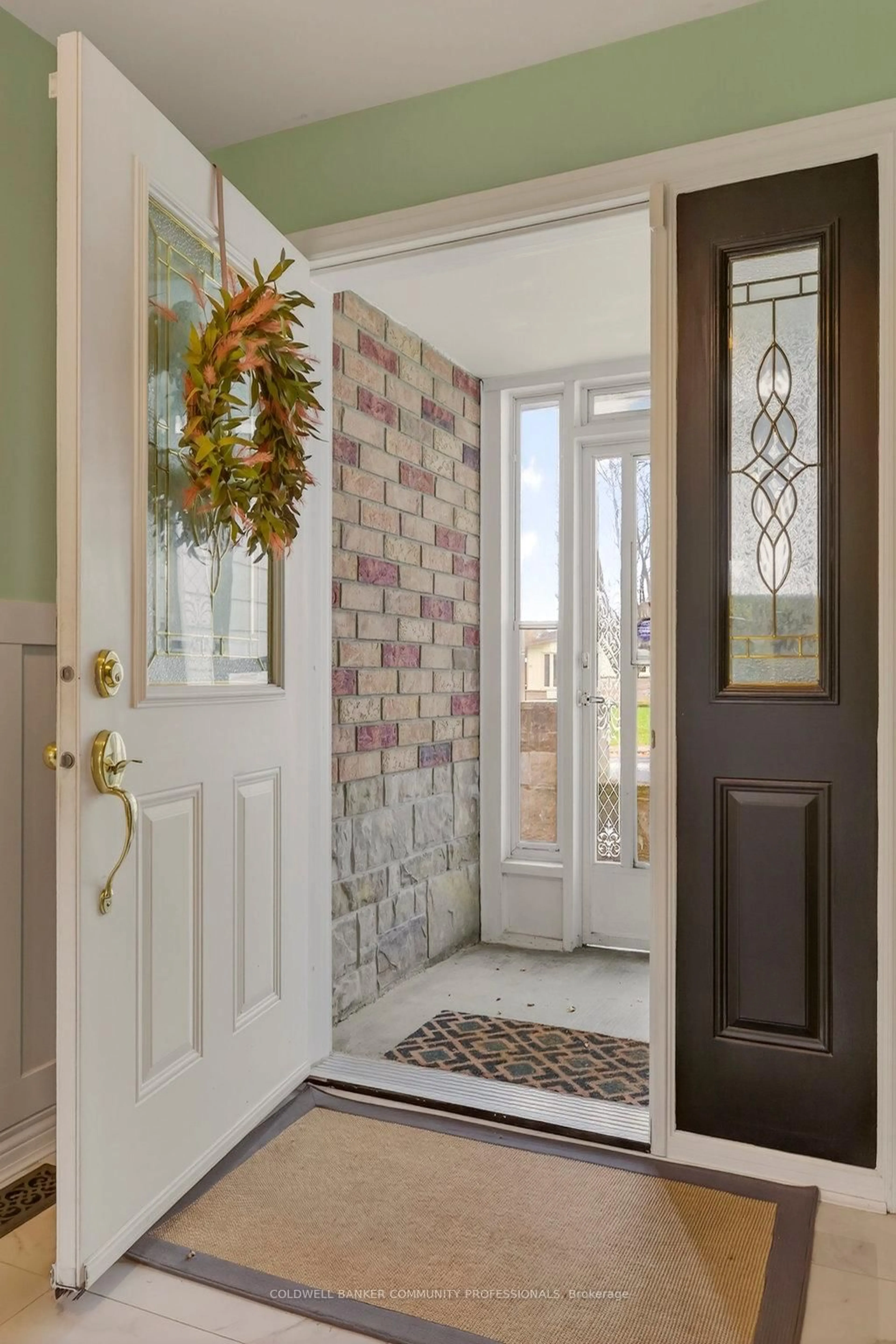 Indoor entryway for 56 Elgar Ave, Hamilton Ontario L9C 4E1