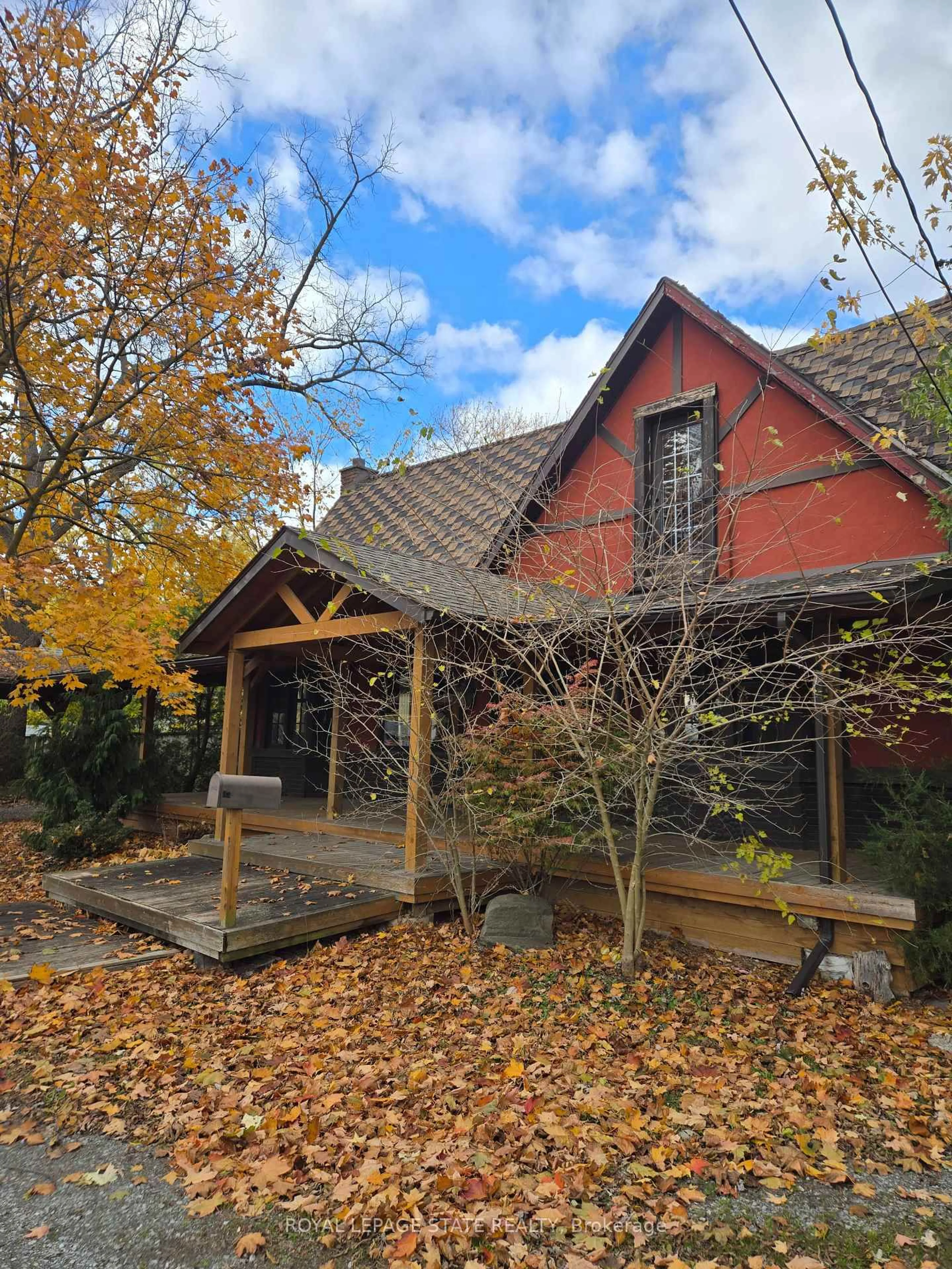 Home with brick exterior material, unknown for 164 Thorold Rd, Welland Ontario L3C 3V6