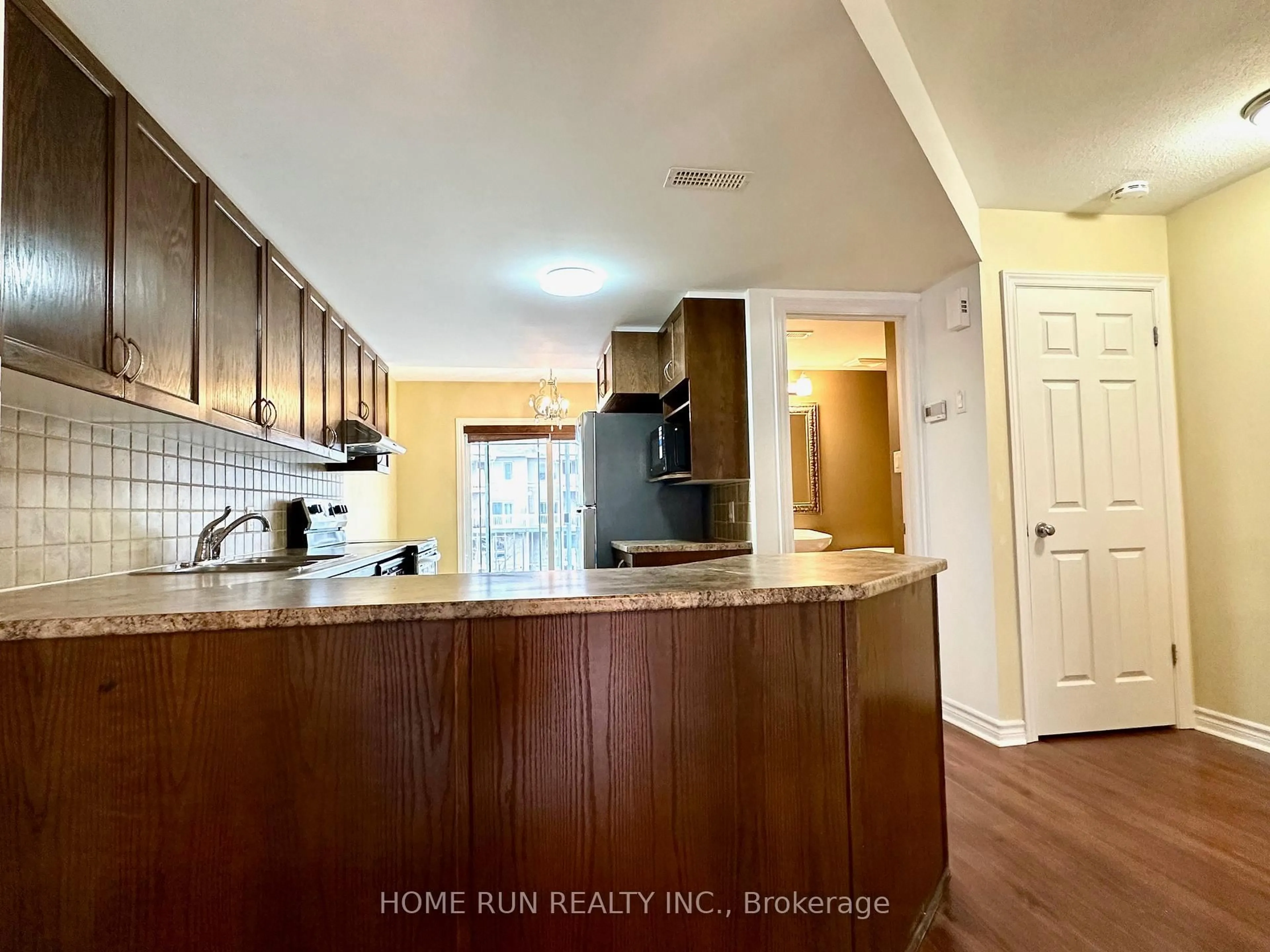 Open concept kitchen, wood/laminate floor for 280 Paseo Private, Ottawa Ontario K2G 3N1