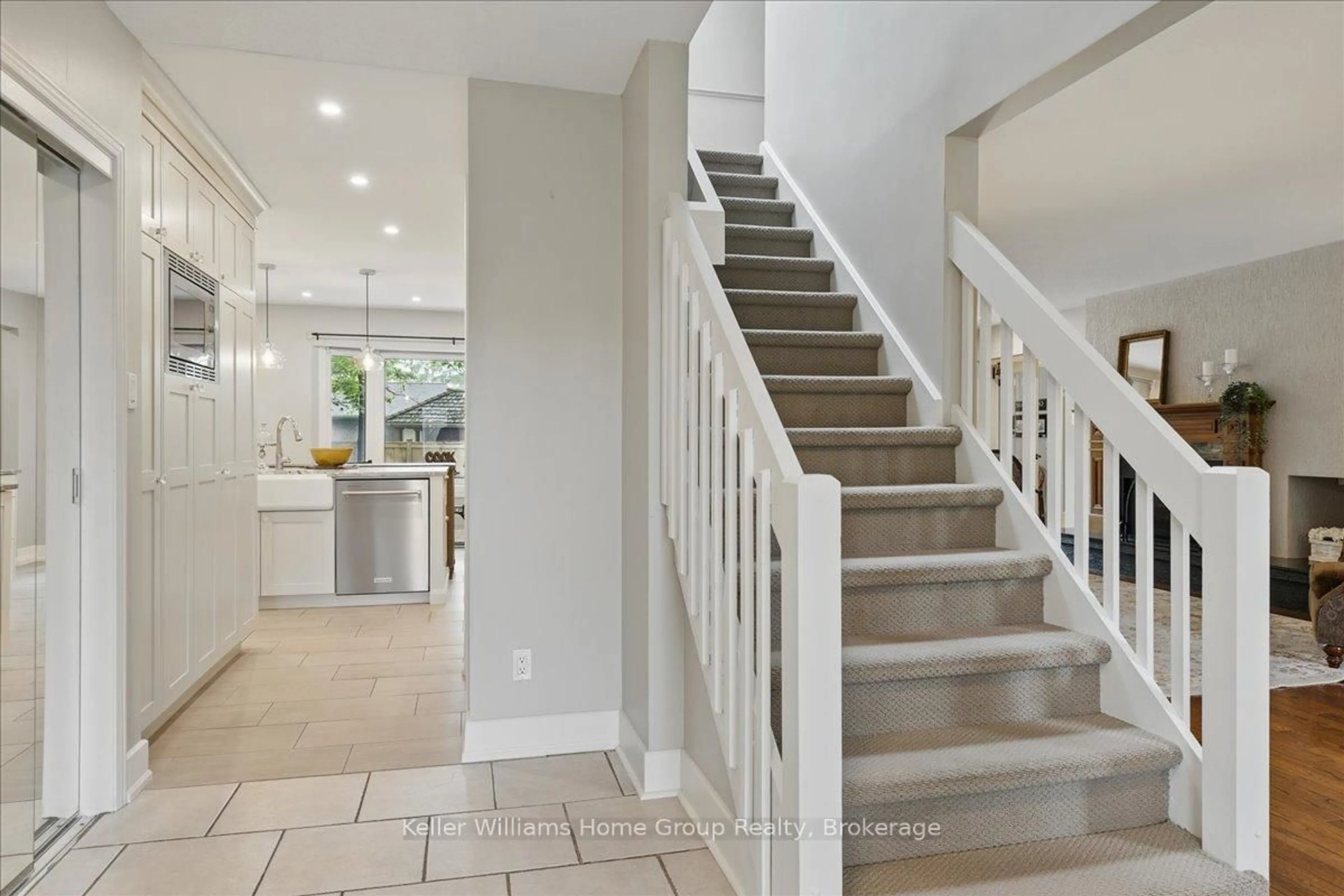 Stairs for 348 Old Stone Rd, Waterloo Ontario N2K 1Z3