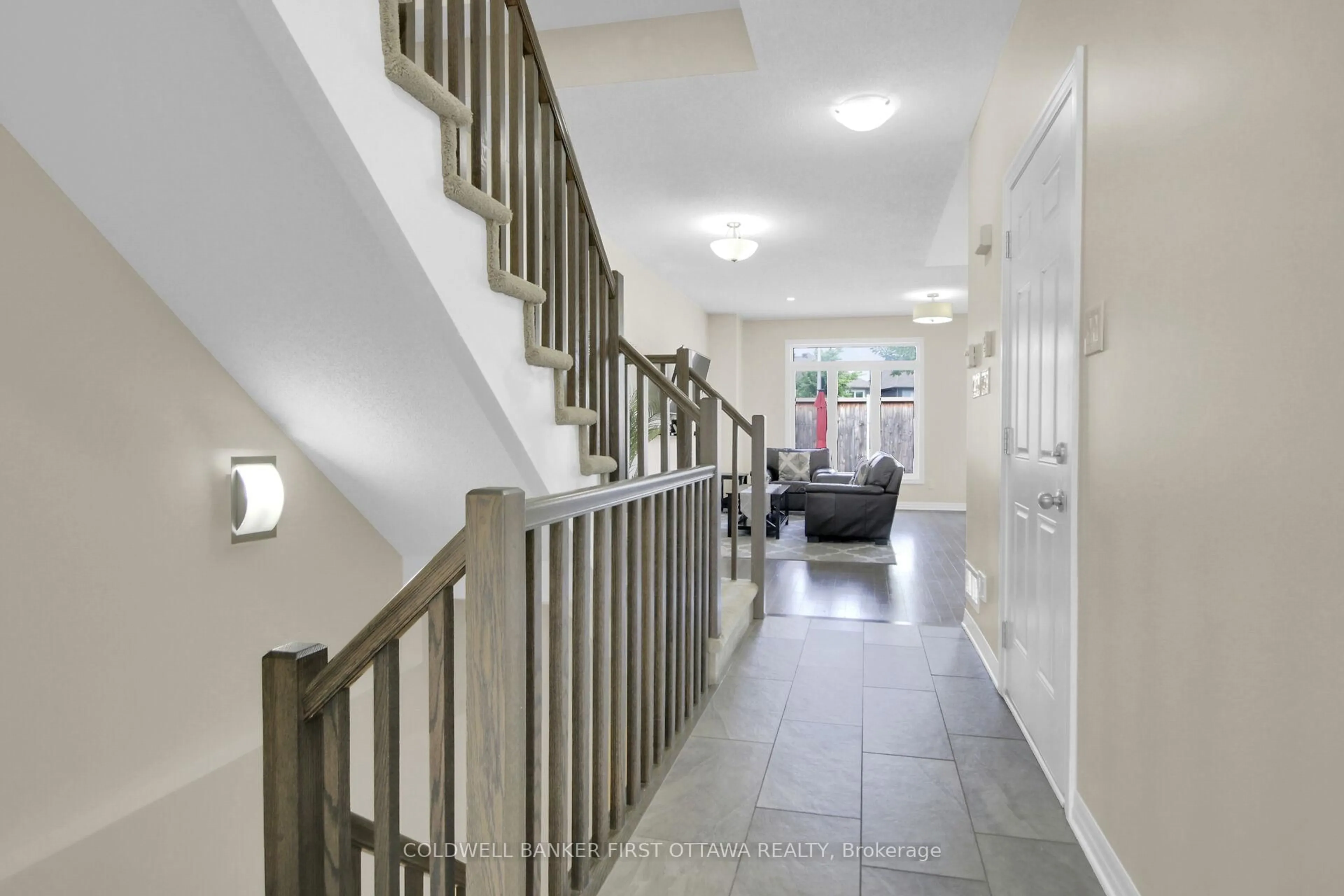 Indoor foyer for 168 Hawkshaw Cres, Ottawa Ontario K2J 0J7