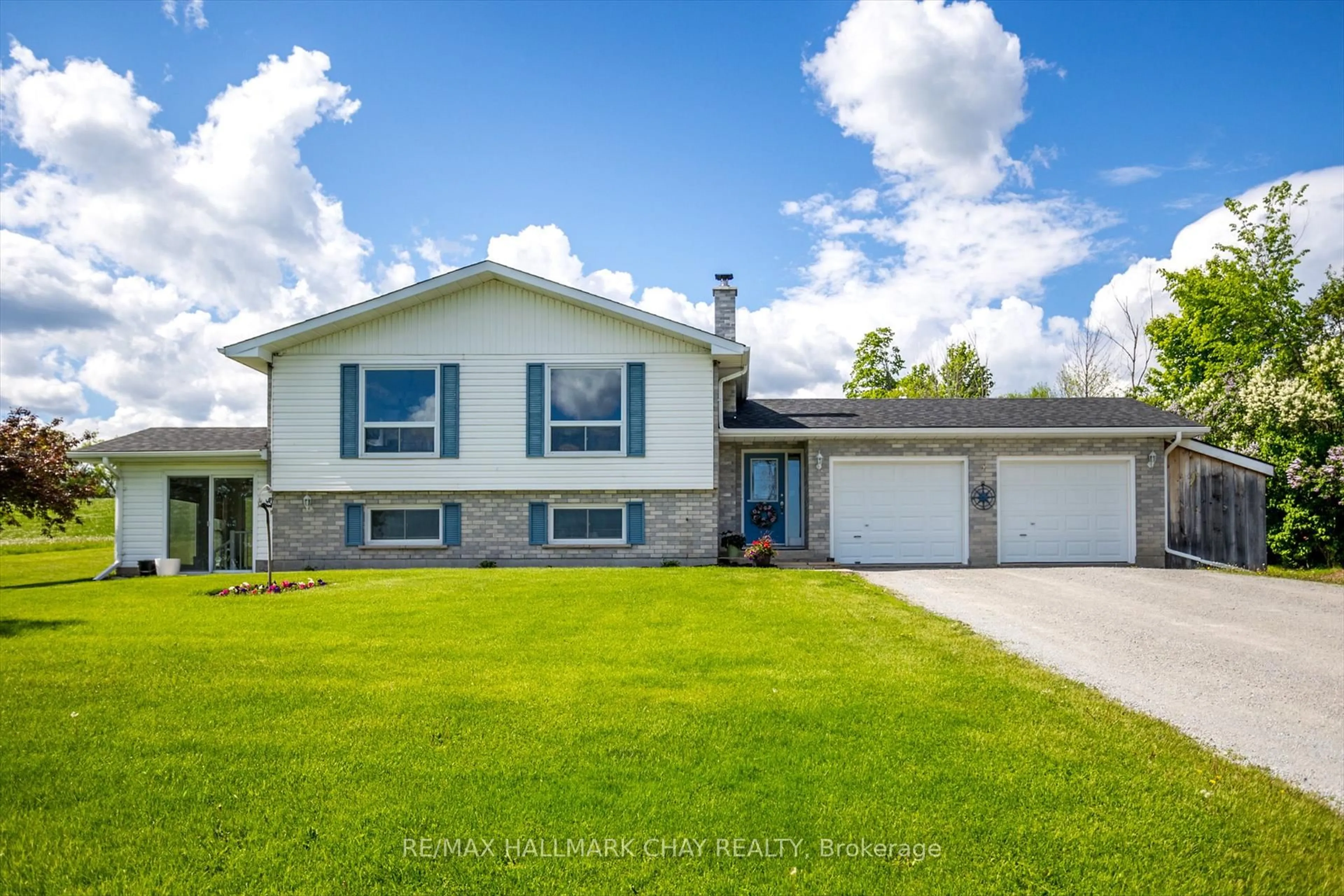 Home with vinyl exterior material, street for 1620 County 21 Rd, Cavan Monaghan Ontario L0A 1G0