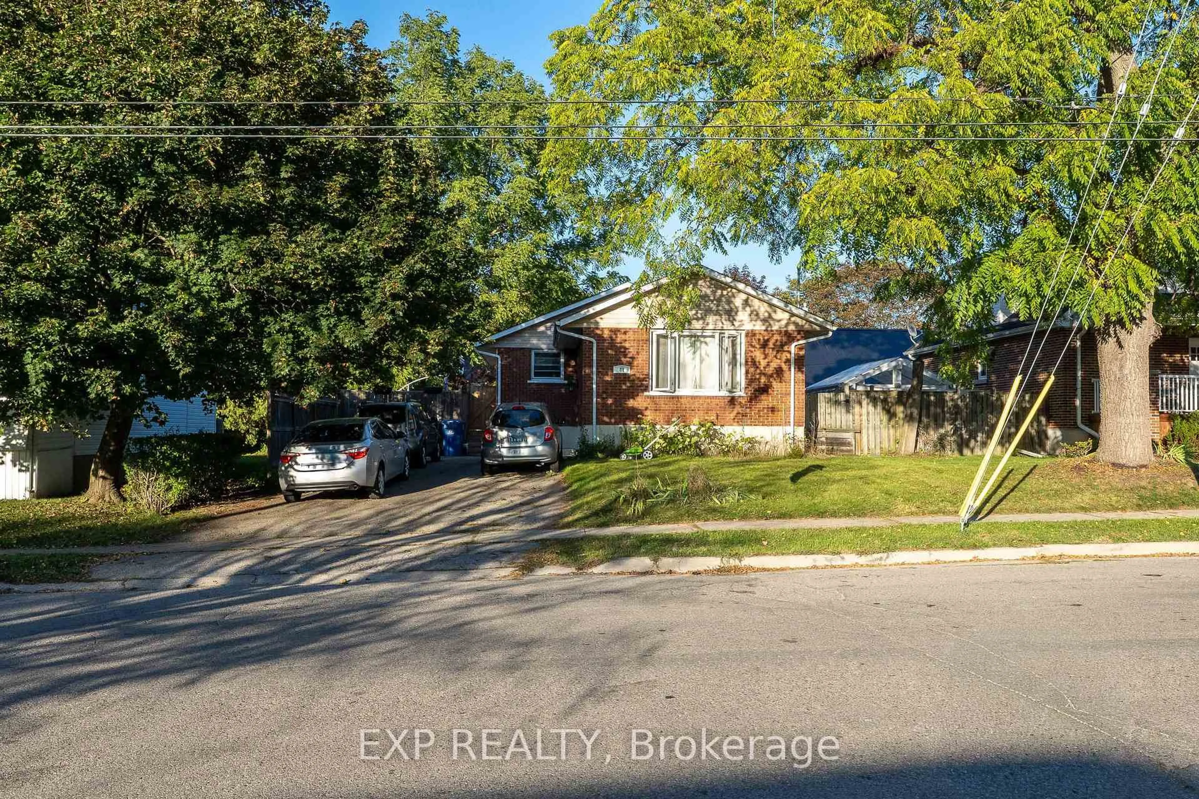A pic from outside/outdoor area/front of a property/back of a property/a pic from drone, street for 41 Alma St, Guelph Ontario N1H 5X2