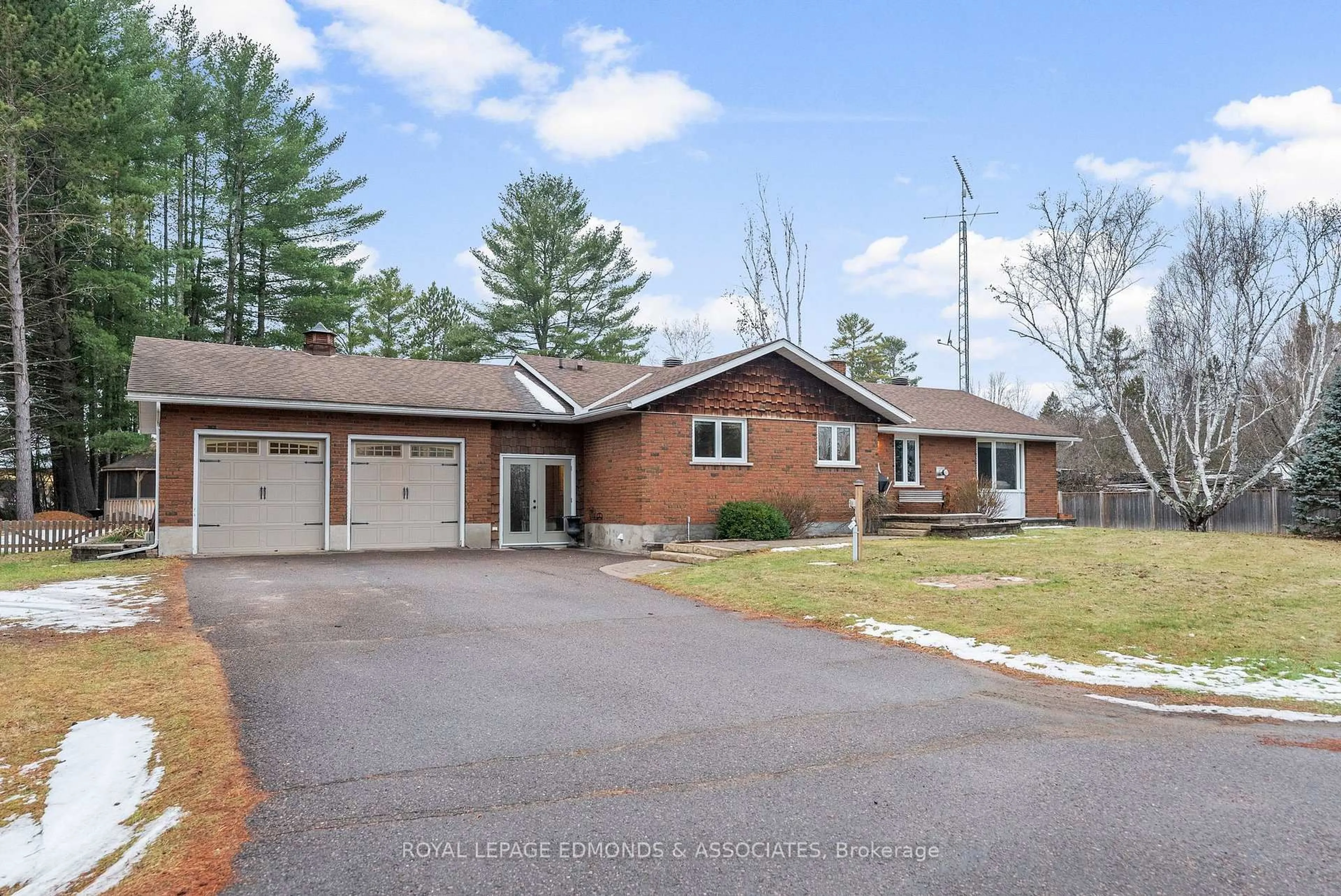 Unknown for 40925 Highway 41, Pembroke Ontario K8A 6W5