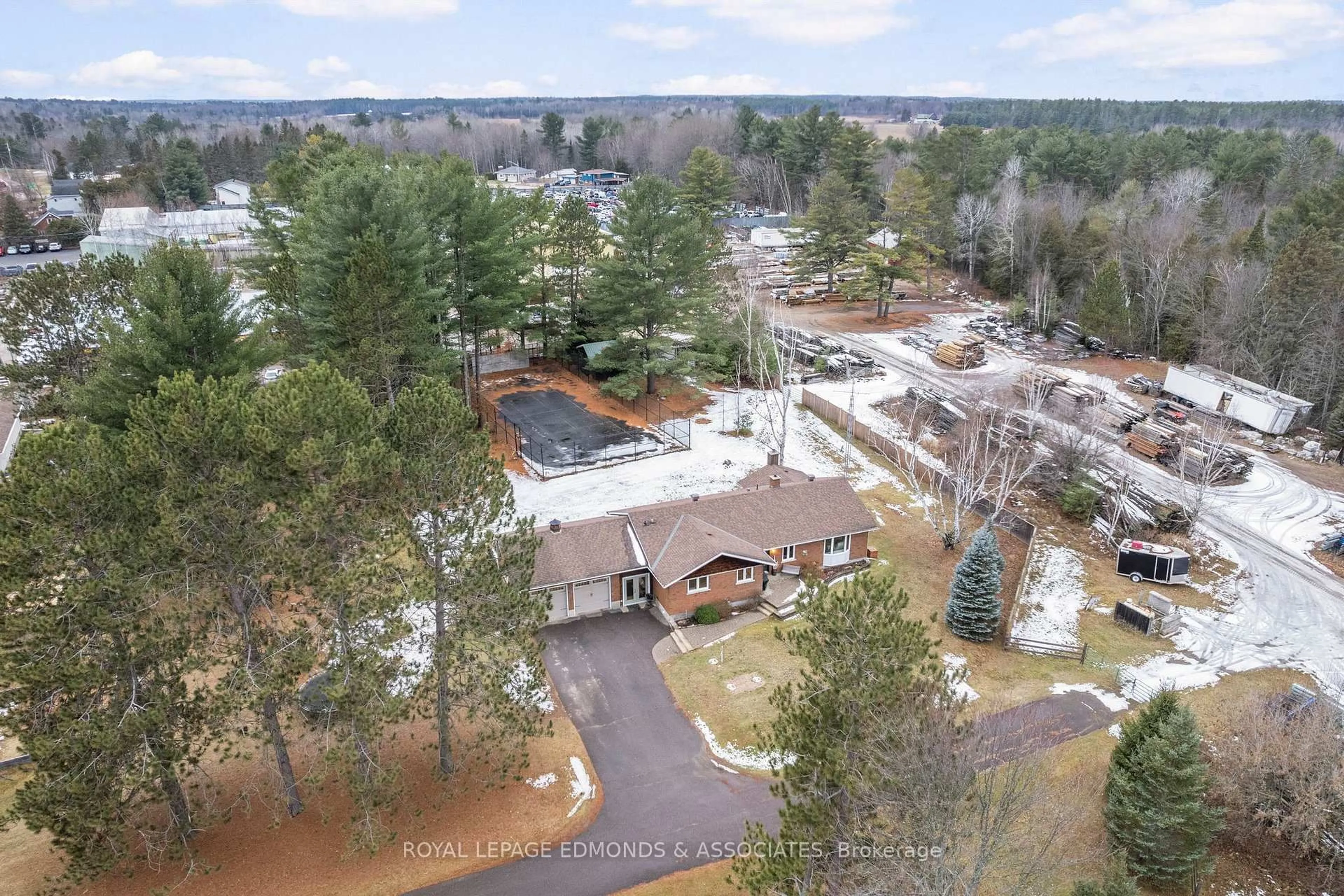 A pic from outside/outdoor area/front of a property/back of a property/a pic from drone, unknown for 40925 Highway 41, Pembroke Ontario K8A 6W5