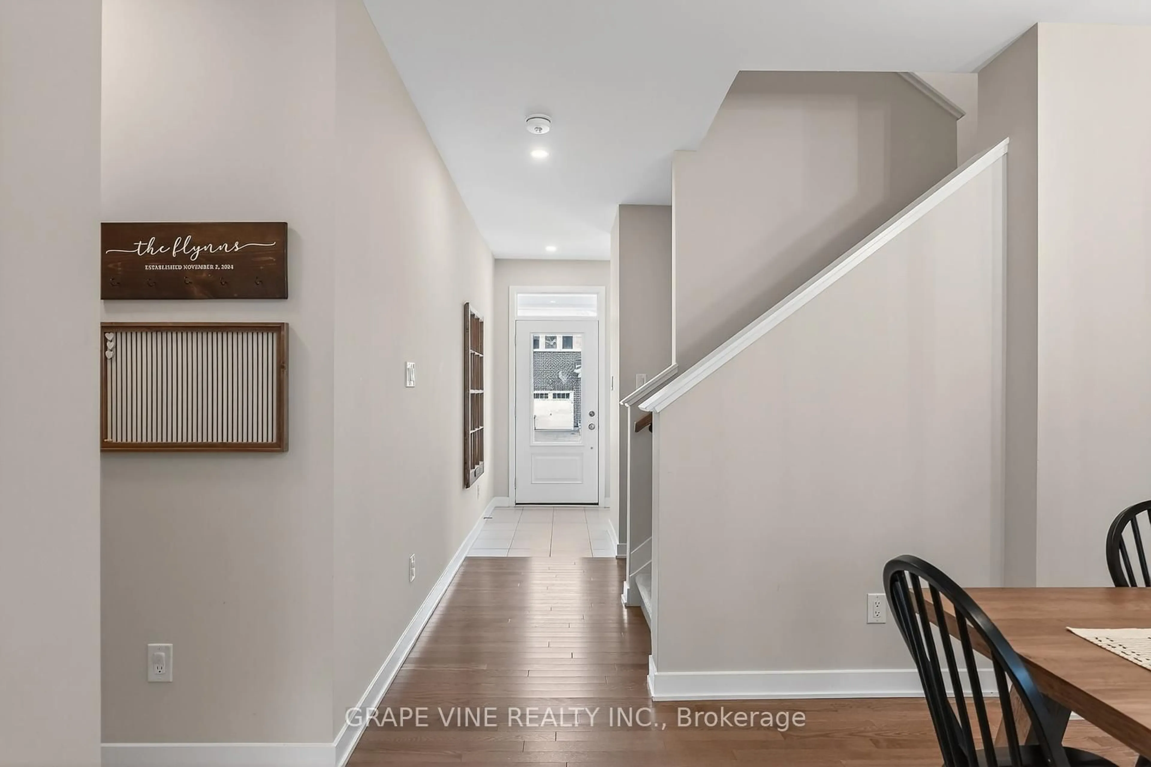 Indoor entryway for 2005 Postilion St, Richmond Ontario K0A 2Z0