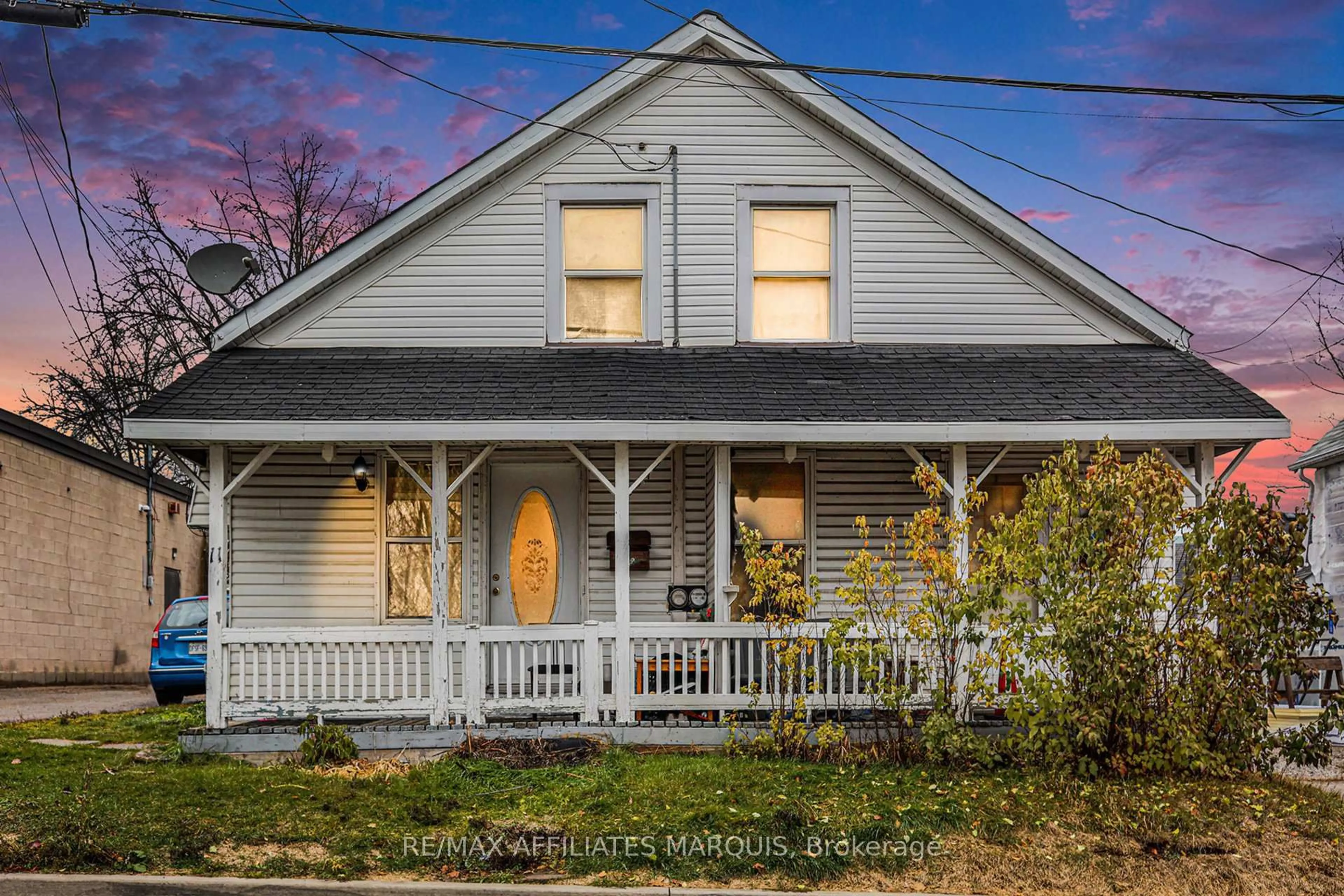 Home with vinyl exterior material, street for 11-13 Bay St, Smiths Falls Ontario K7A 2G1