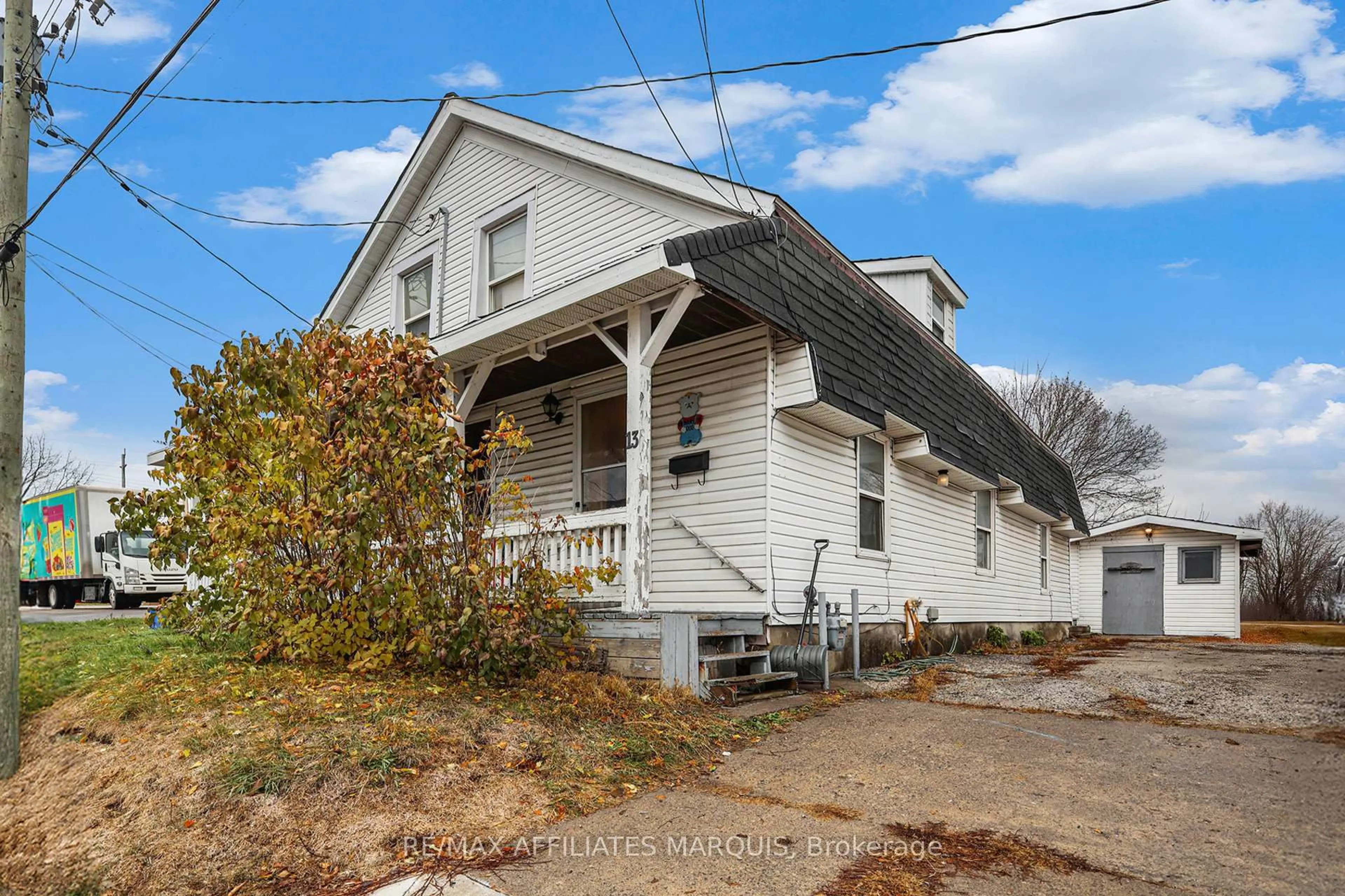 Unknown for 11-13 Bay St, Smiths Falls Ontario K7A 2G1