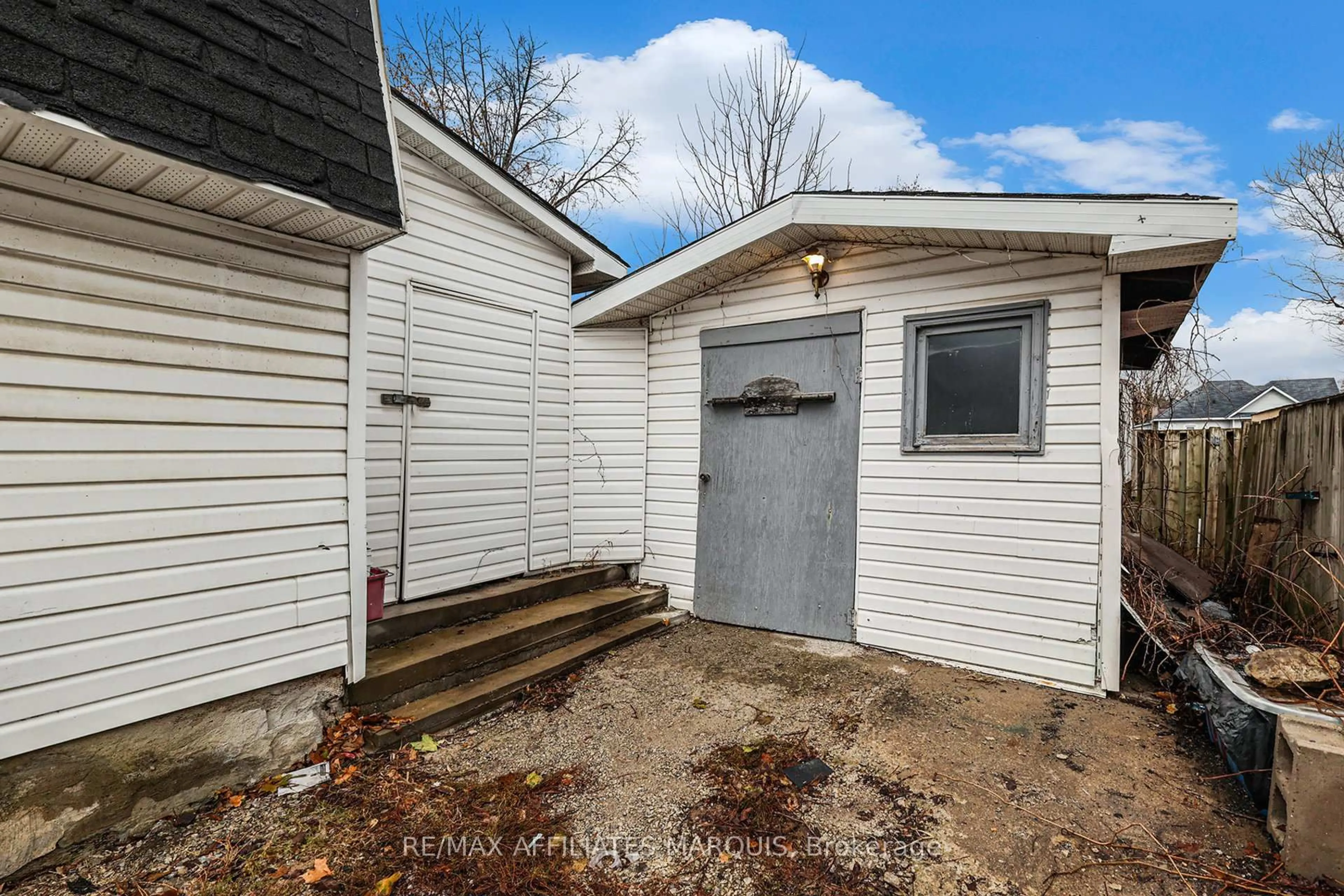 Unknown for 11-13 Bay St, Smiths Falls Ontario K7A 2G1