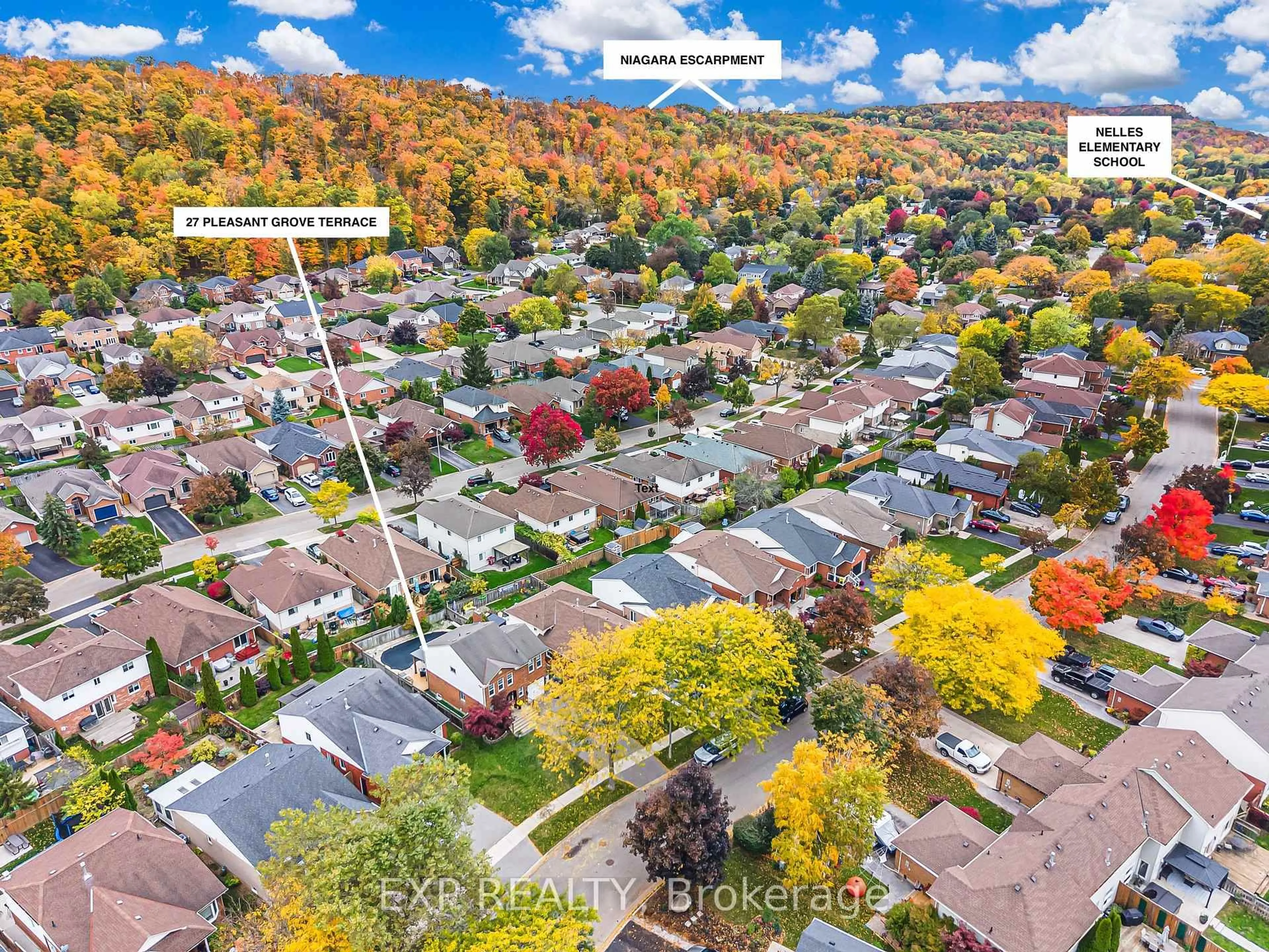 A pic from outside/outdoor area/front of a property/back of a property/a pic from drone, street for 27 Pleasant Grove Terr, Grimsby Ontario L3M 5G8