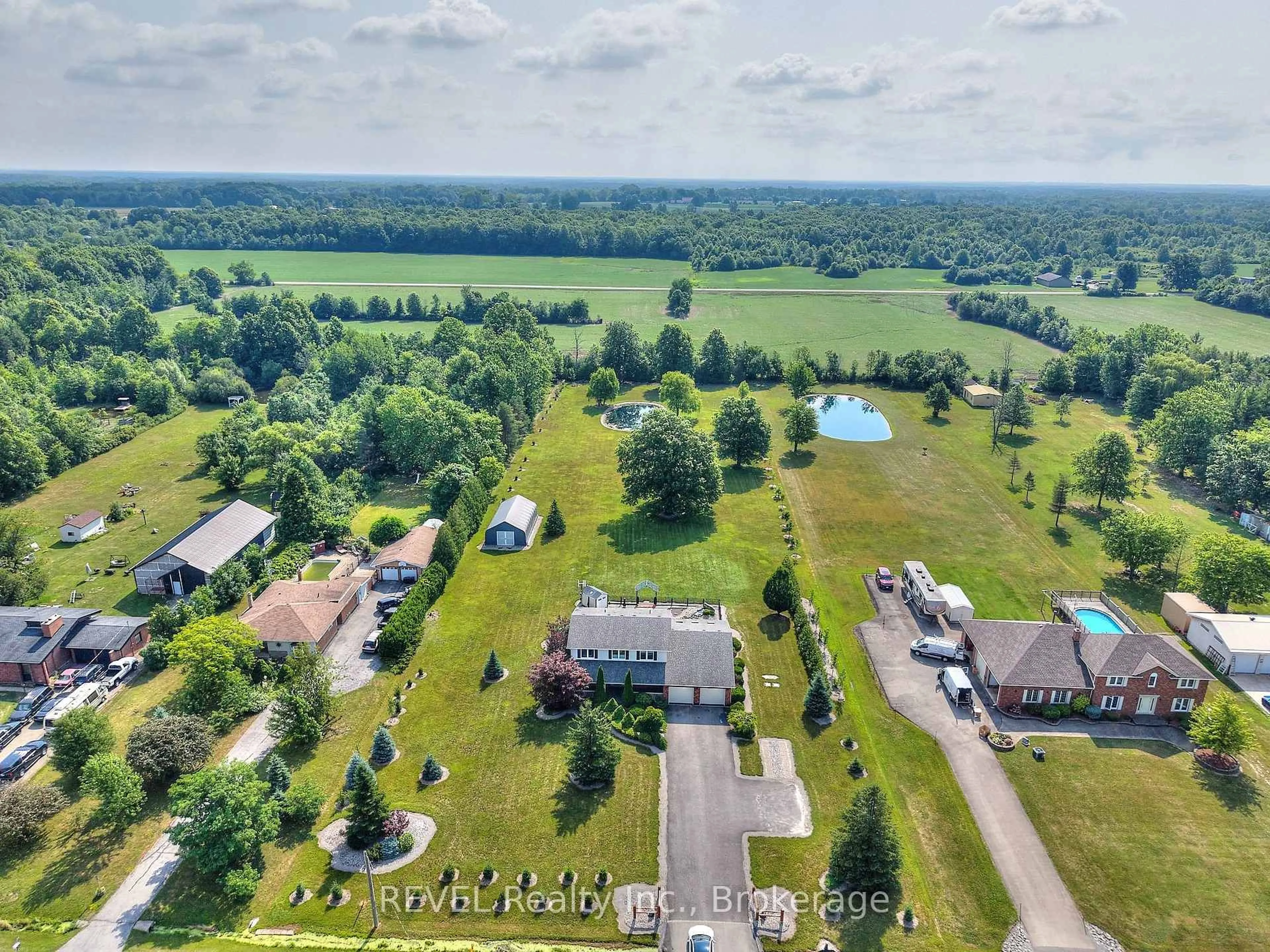 A pic from outside/outdoor area/front of a property/back of a property/a pic from drone, water/lake/river/ocean view for 354 Doan's Ridge Rd, Welland Ontario L3B 5N7