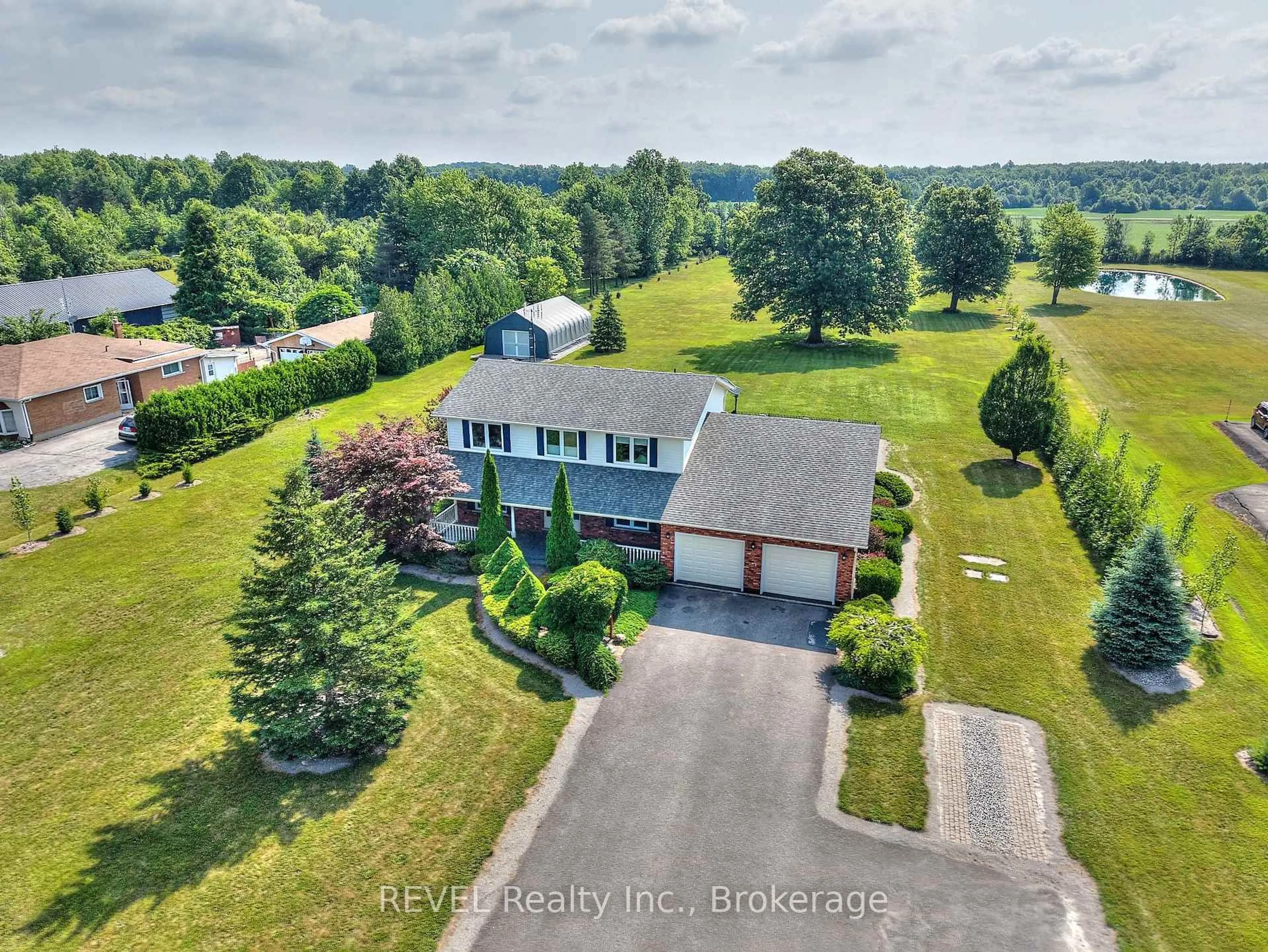 A pic from outside/outdoor area/front of a property/back of a property/a pic from drone, water/lake/river/ocean view for 354 Doan's Ridge Rd, Welland Ontario L3B 5N7