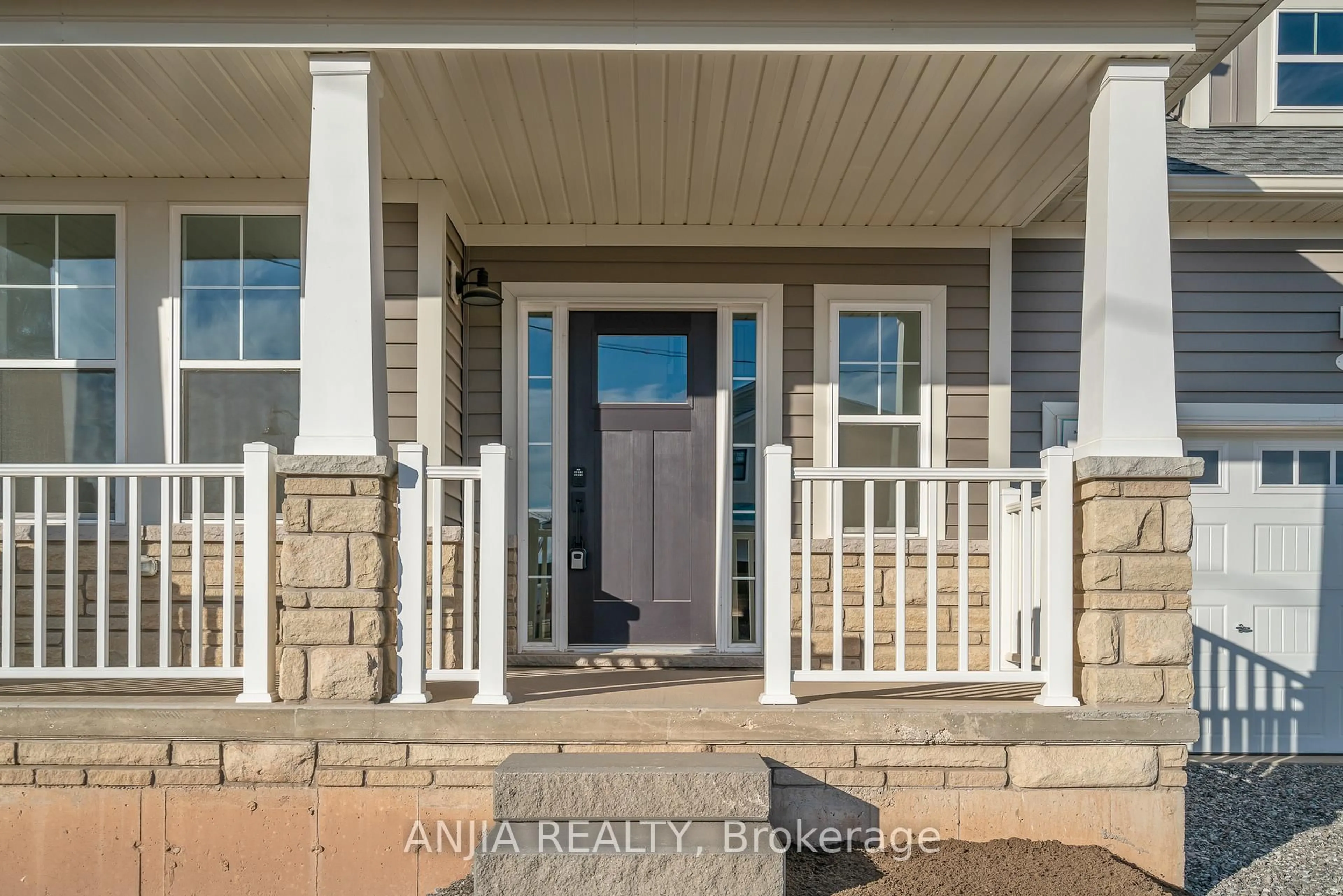 Indoor entryway for 54 Beach Walk Cres, Fort Erie Ontario L0S 1N0