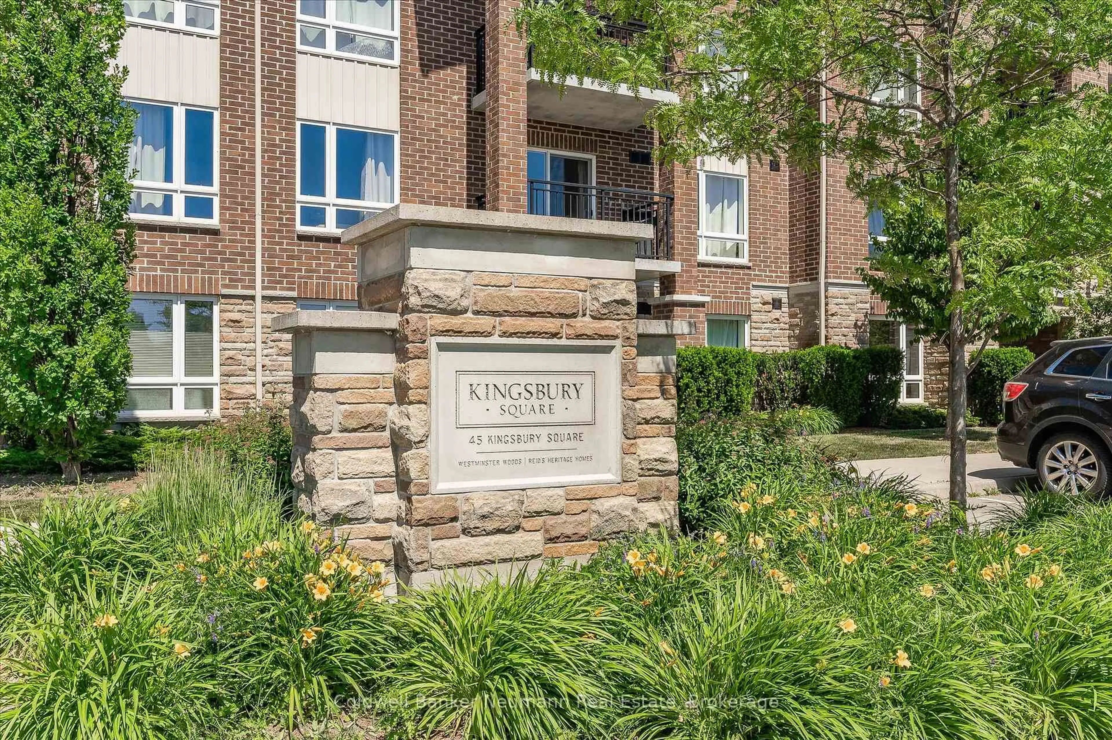 Indoor entryway for 45 Kingsbury Sq #406, Guelph Ontario N1L 0L2