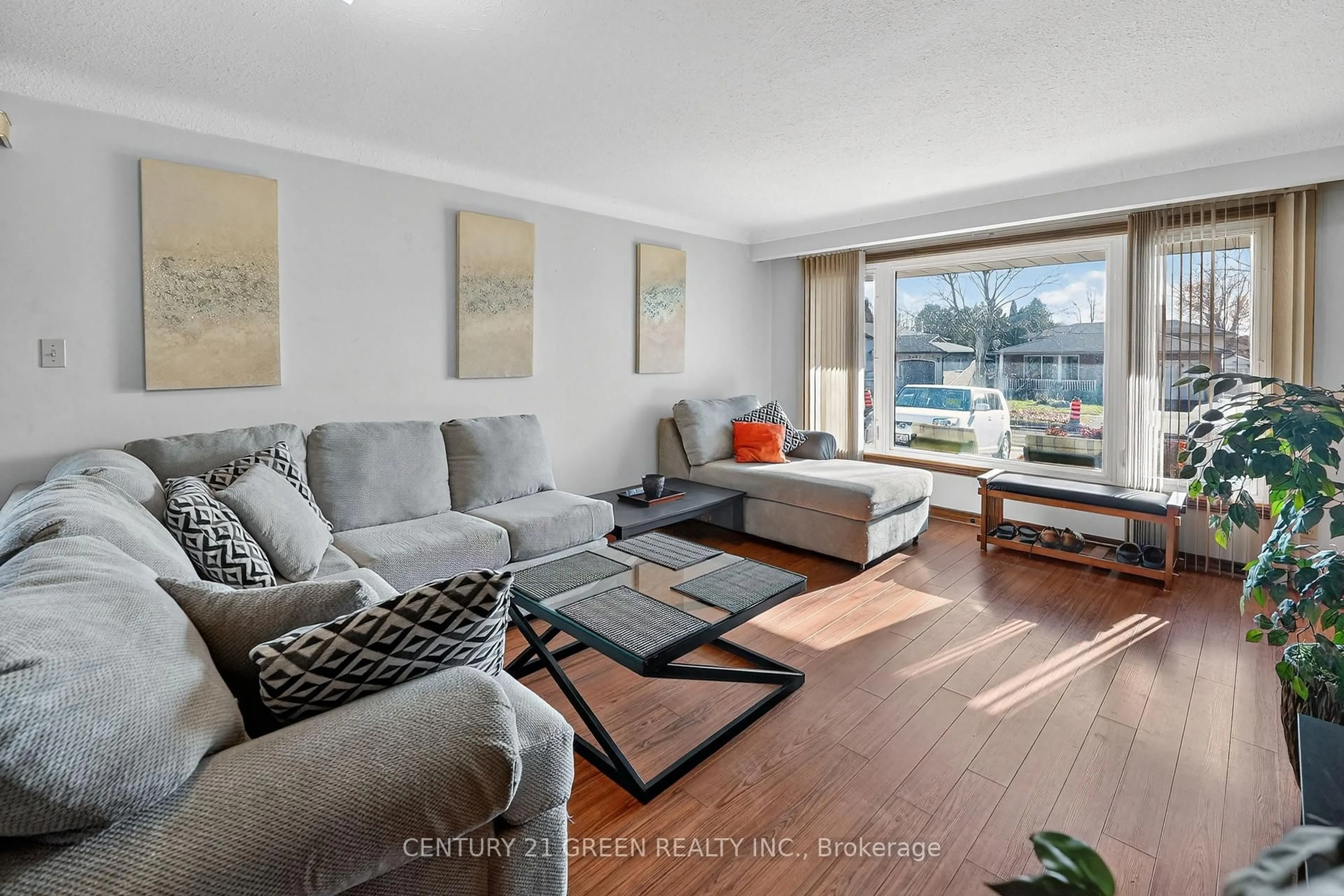 Living room with furniture, unknown for 6186 Delta Dr, Niagara Falls Ontario L2H 2G8