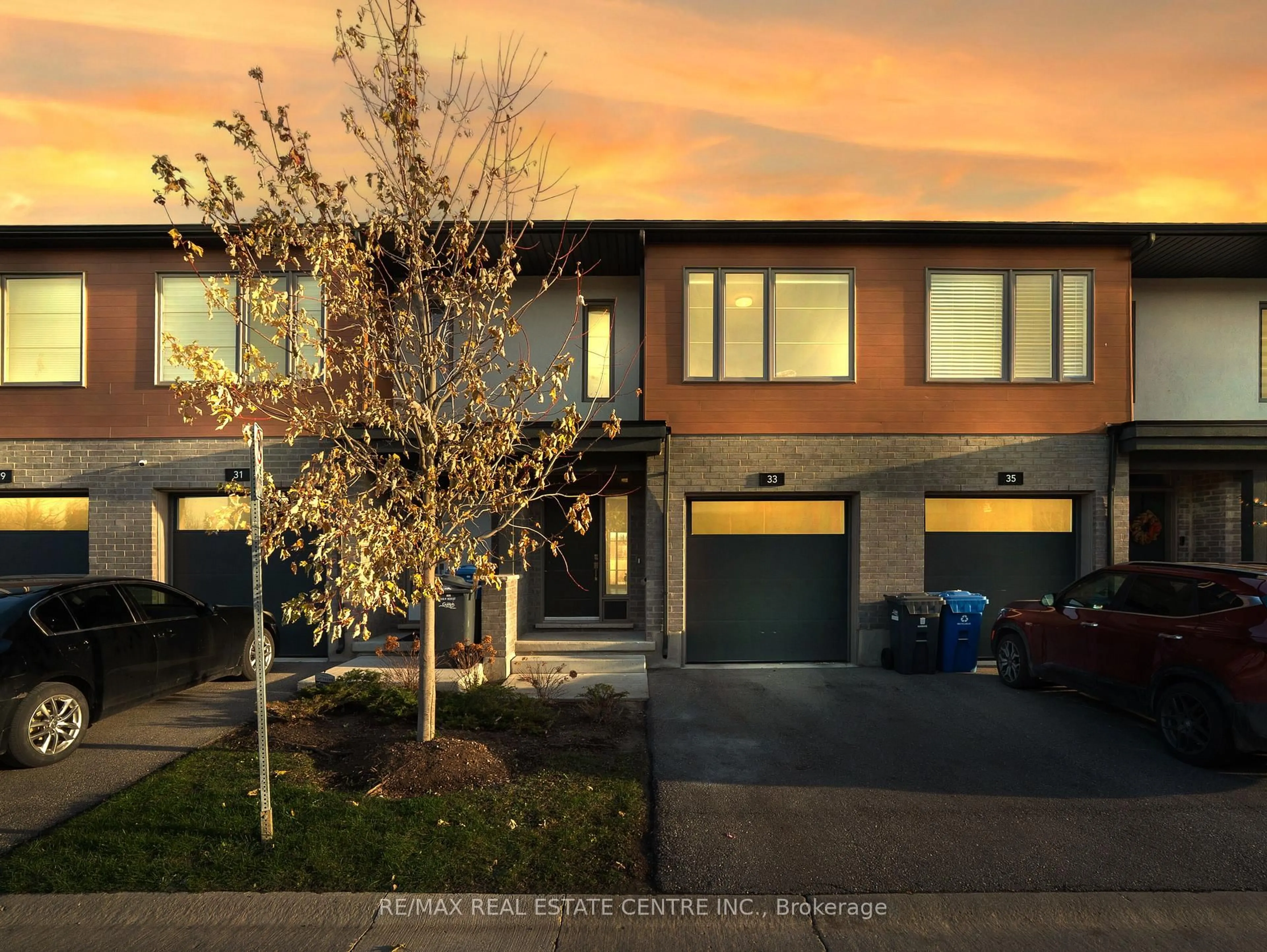 Home with brick exterior material, street for 33 Steele Cres, Guelph Ontario N1E 0S7