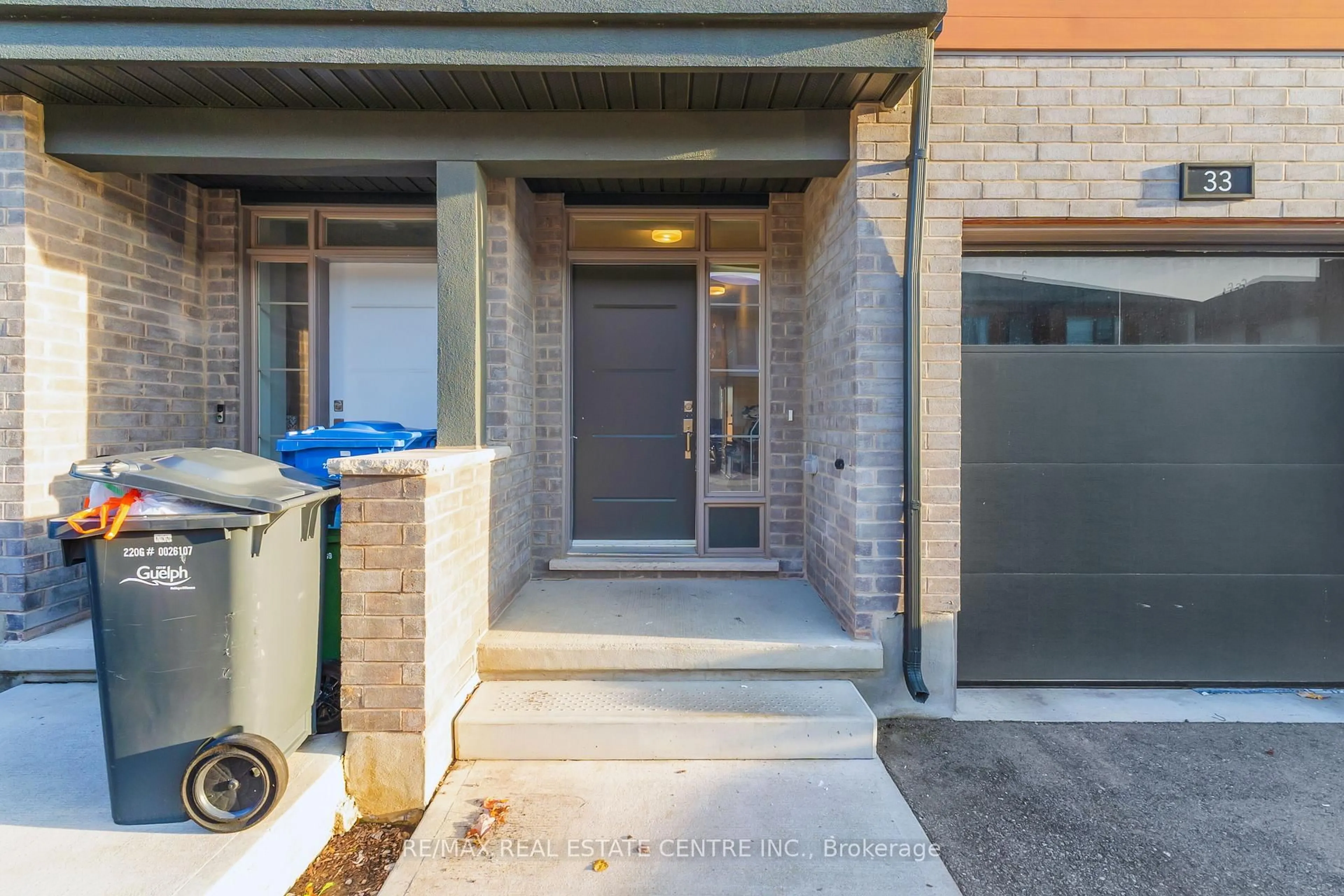 Unknown for 33 Steele Cres, Guelph Ontario N1E 0S7