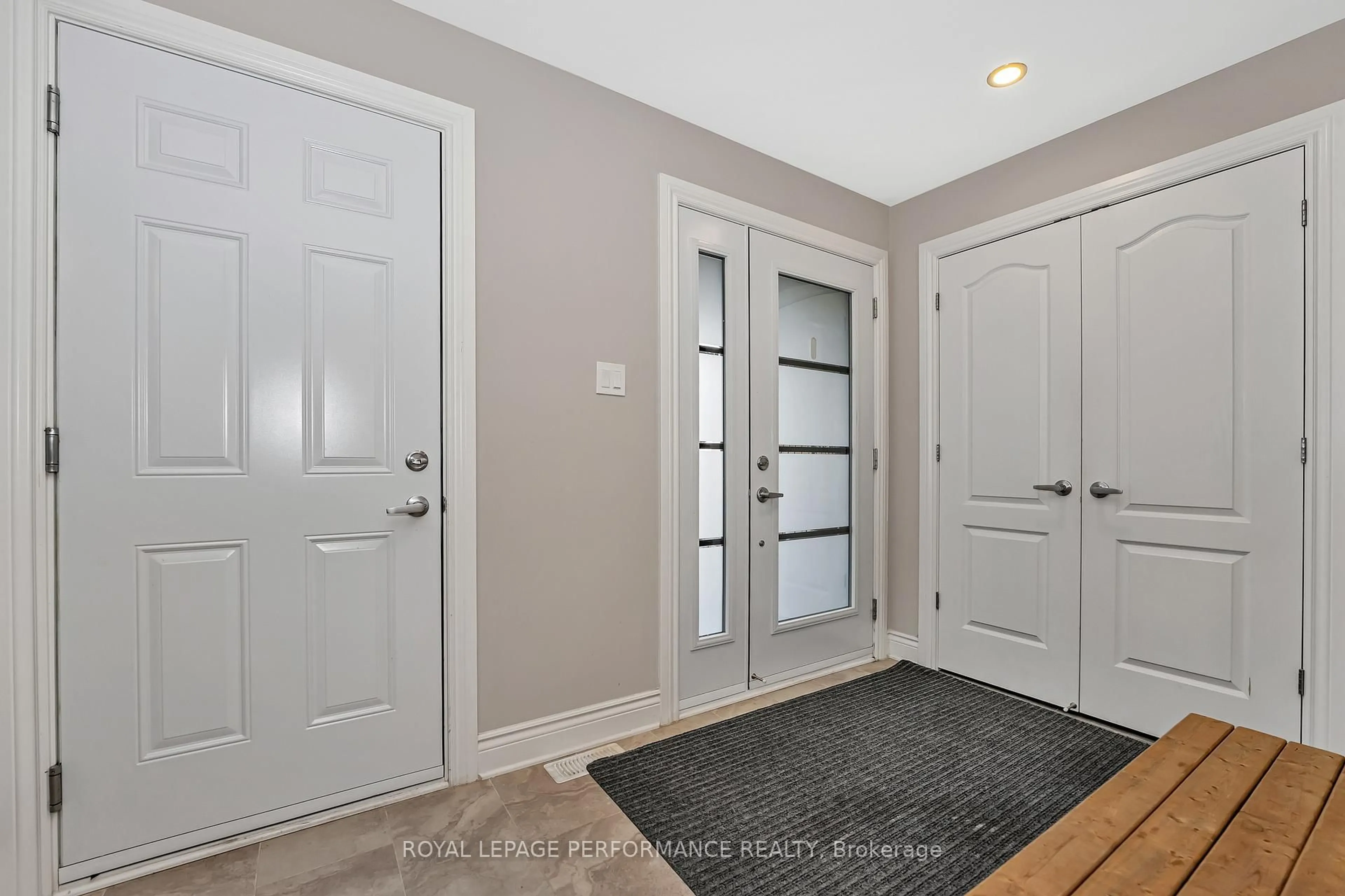 Indoor entryway for 129 Dion Ave, Clarence-Rockland Ontario K4K 0M2