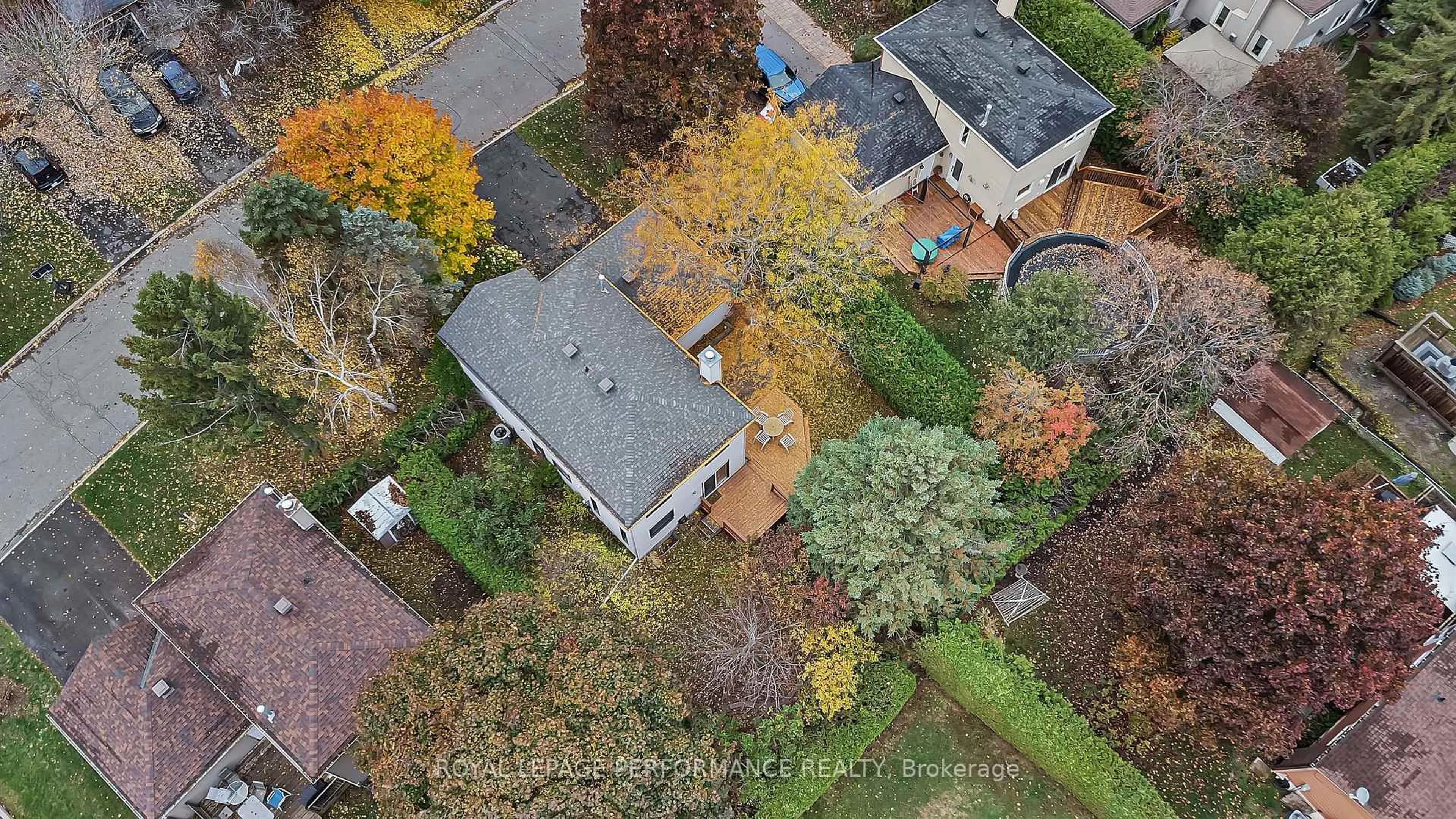 A pic from outside/outdoor area/front of a property/back of a property/a pic from drone, street for 46 Otten Dr, Barrhaven Ontario K2J 1J2