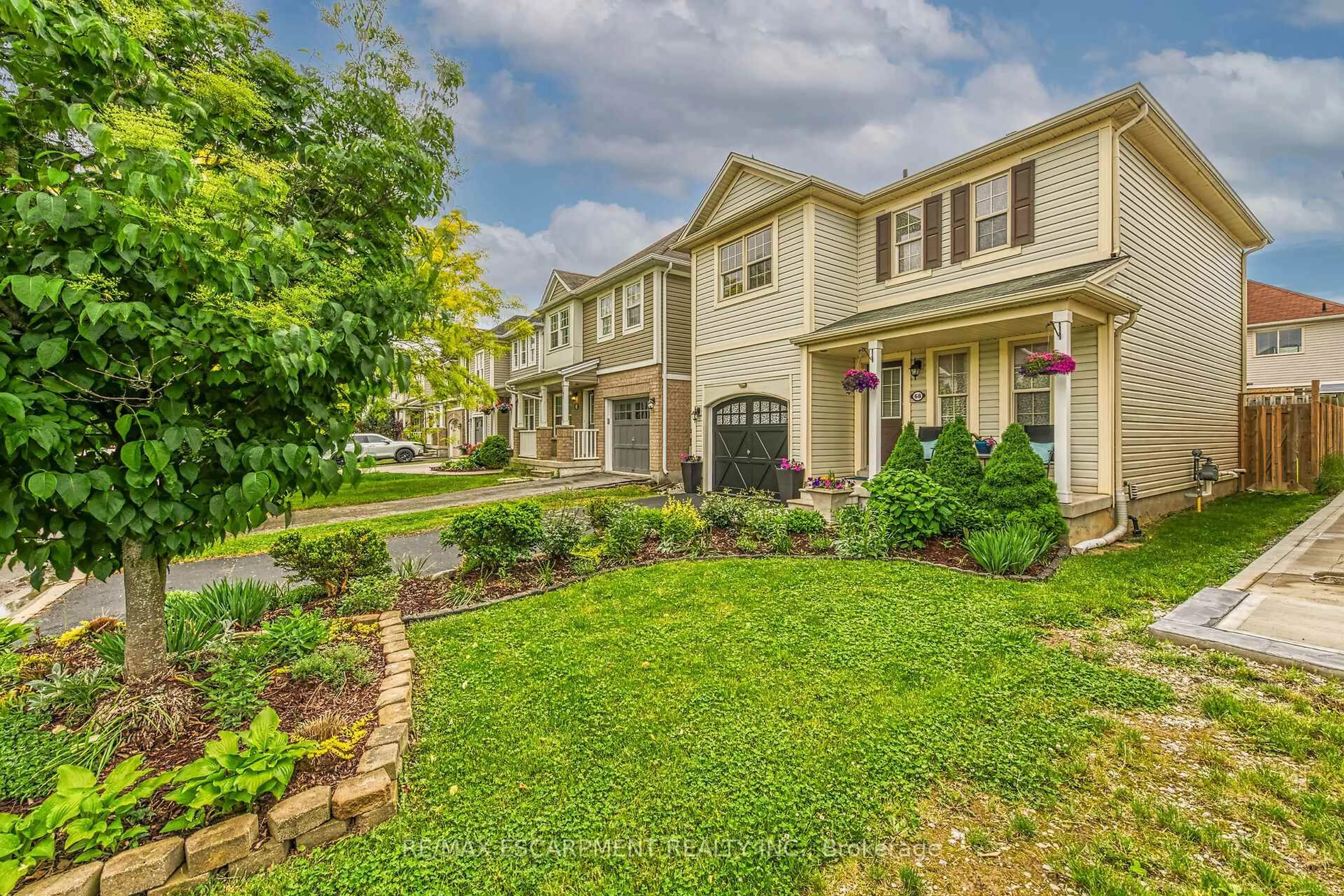 A pic from outside/outdoor area/front of a property/back of a property/a pic from drone, street for 68 Powell Dr, Hamilton Ontario L0R 1C0