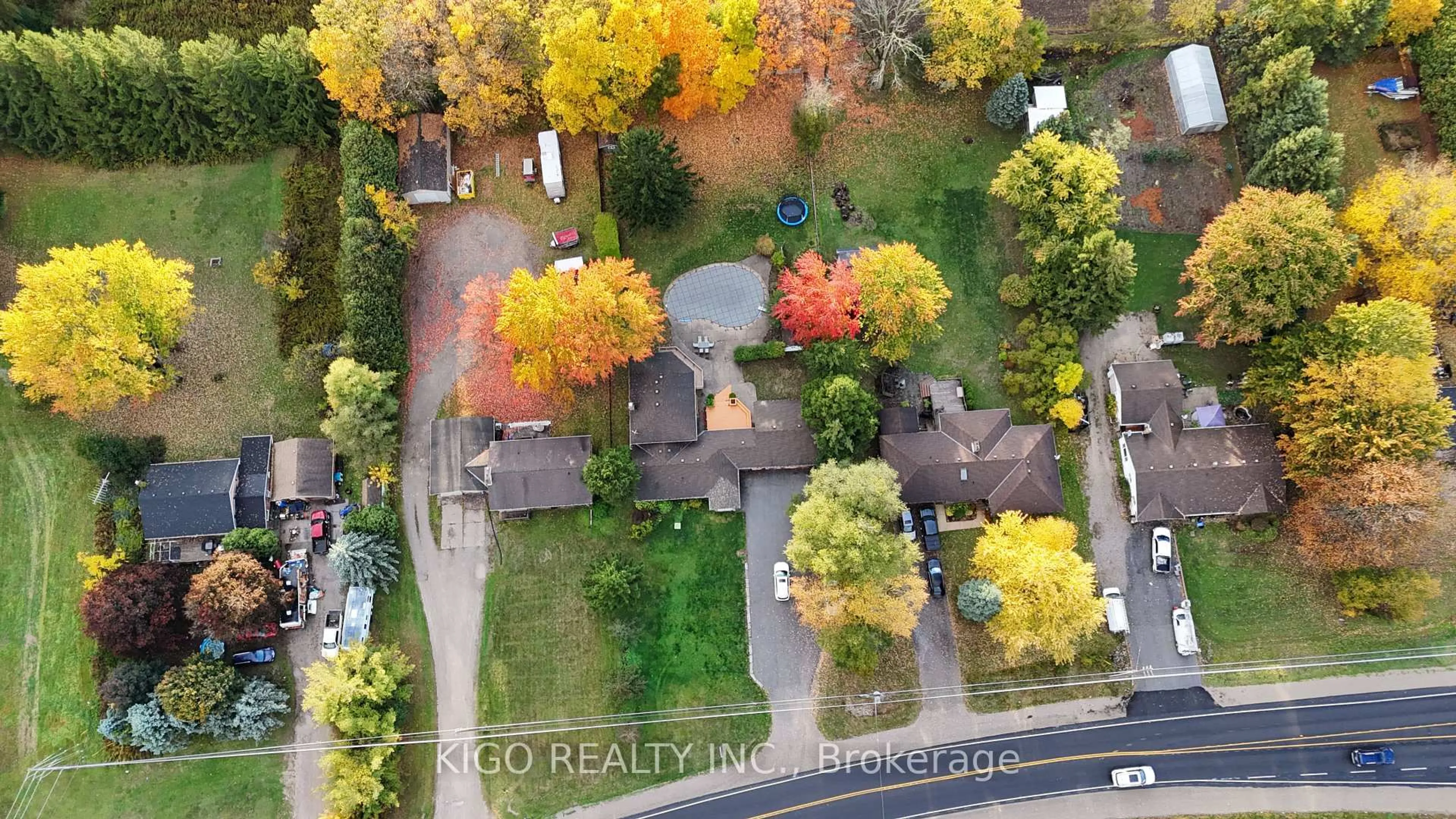 A pic from outside/outdoor area/front of a property/back of a property/a pic from drone, street for 2320 HYDE PARK Rd, London North Ontario N6H 5K2