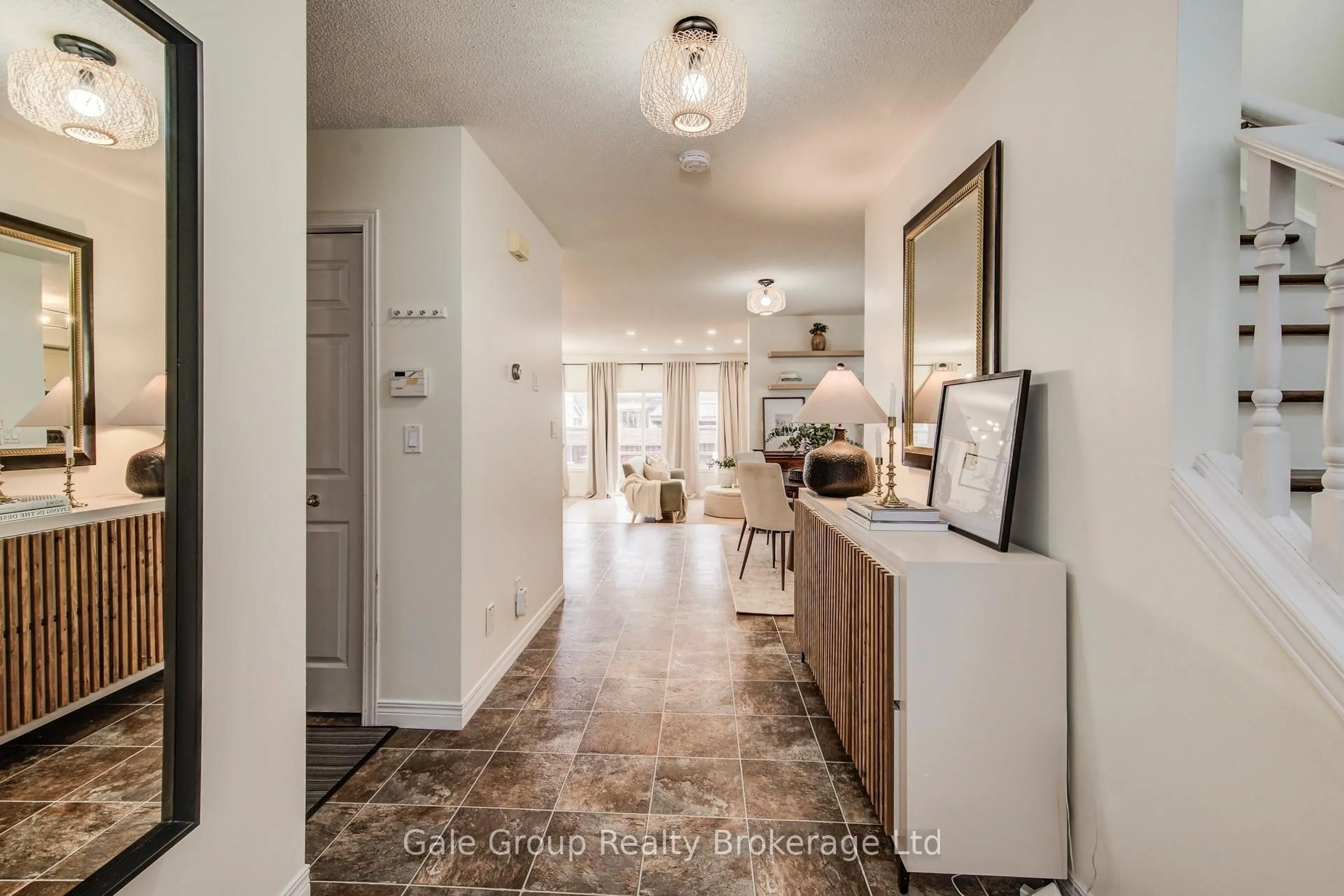 Indoor entryway for 755 Southwood Way, Woodstock Ontario N4V 1G5