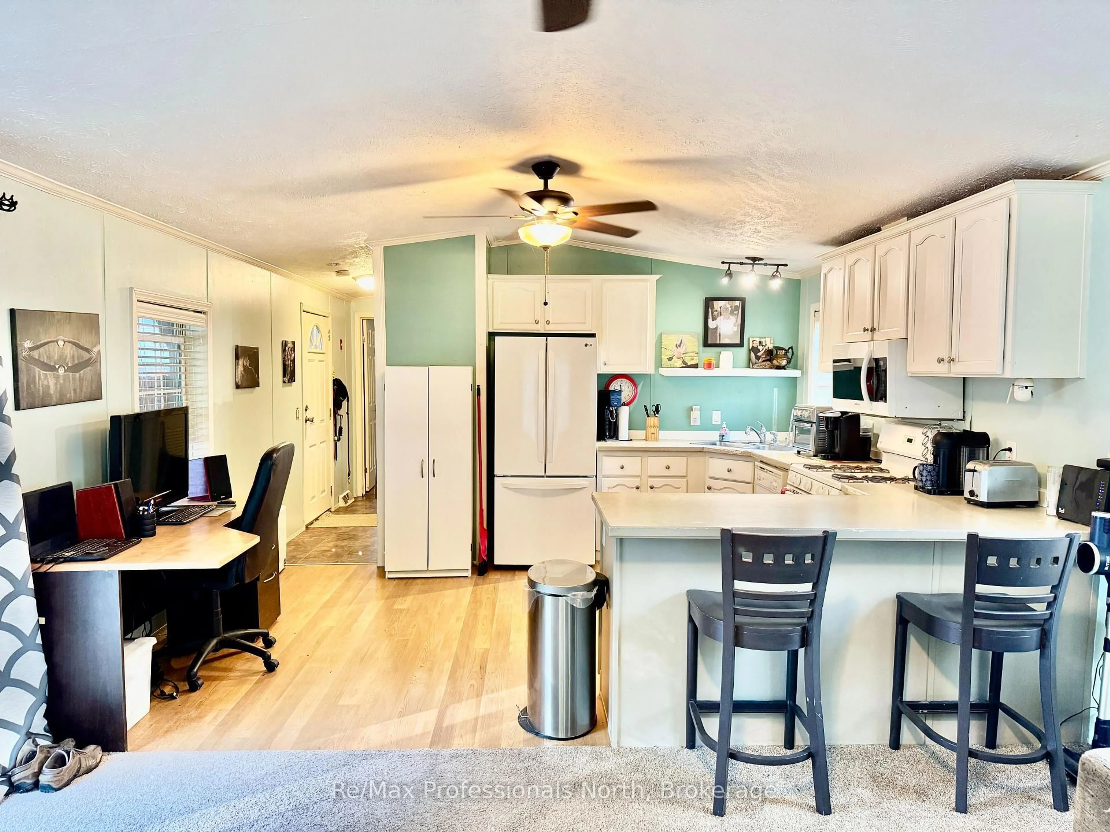 Open concept kitchen, unknown for 1007 RACOON Rd #15, Gravenhurst Ontario P1P 1R1