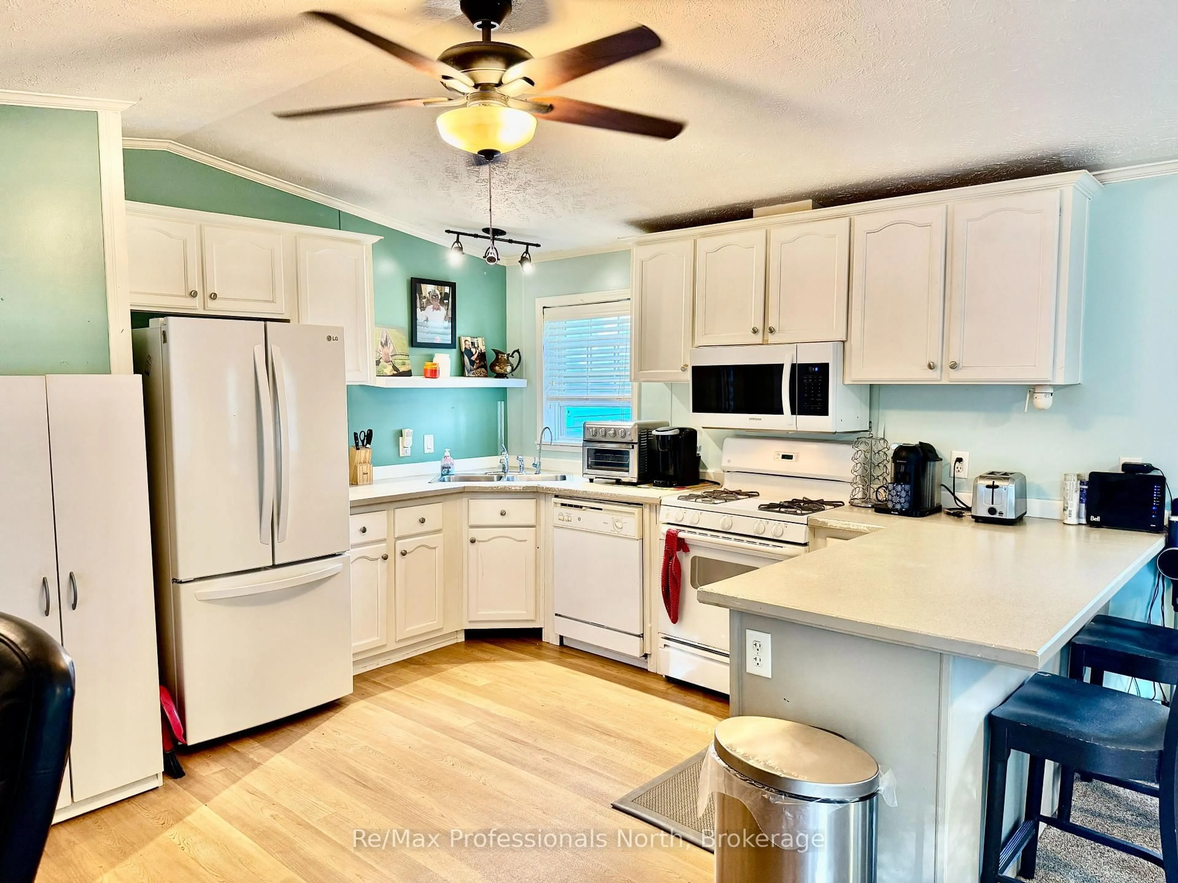 Open concept kitchen, unknown for 1007 RACOON Rd #15, Gravenhurst Ontario P1P 1R1