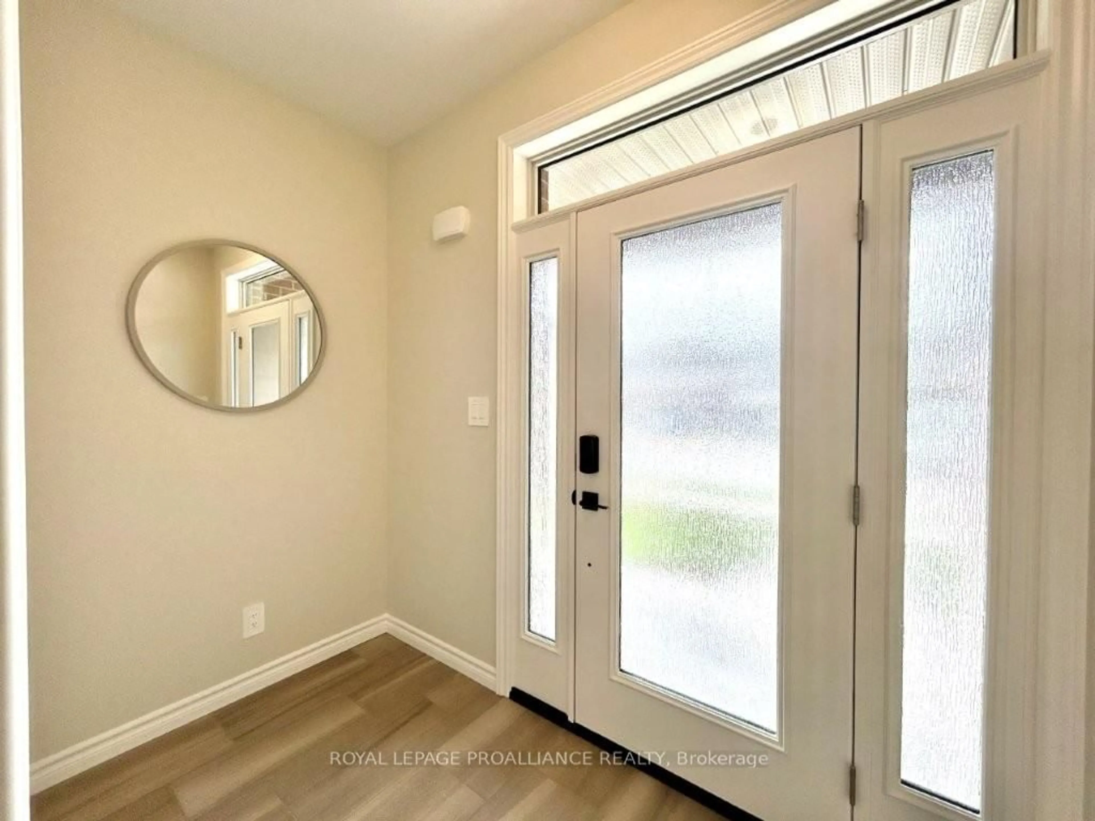 Indoor entryway for 35 Athabaska Dr, Belleville Ontario K8N 0T1