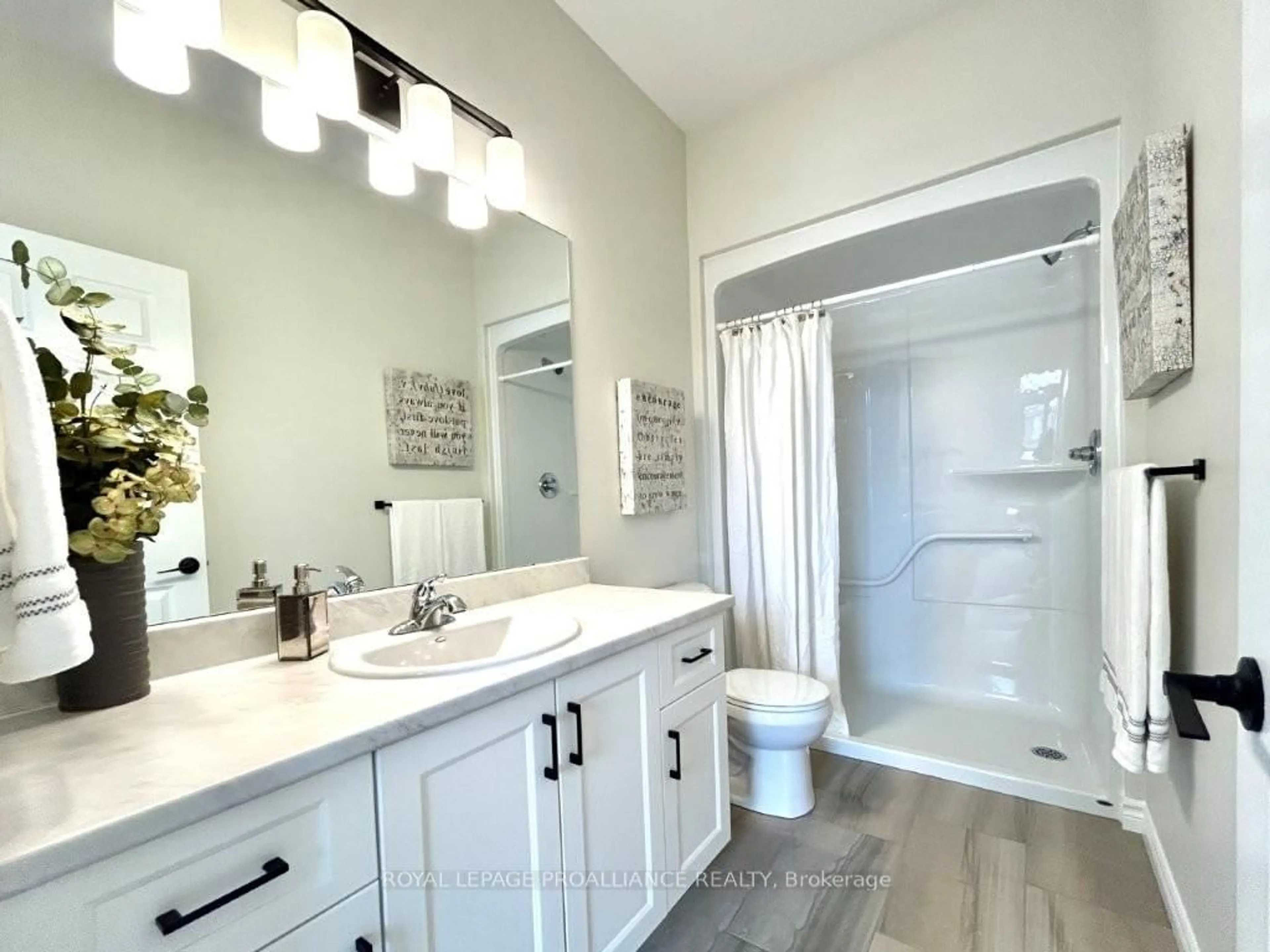Contemporary bathroom, ceramic/tile floor for 35 Athabaska Dr, Belleville Ontario K8N 0T1