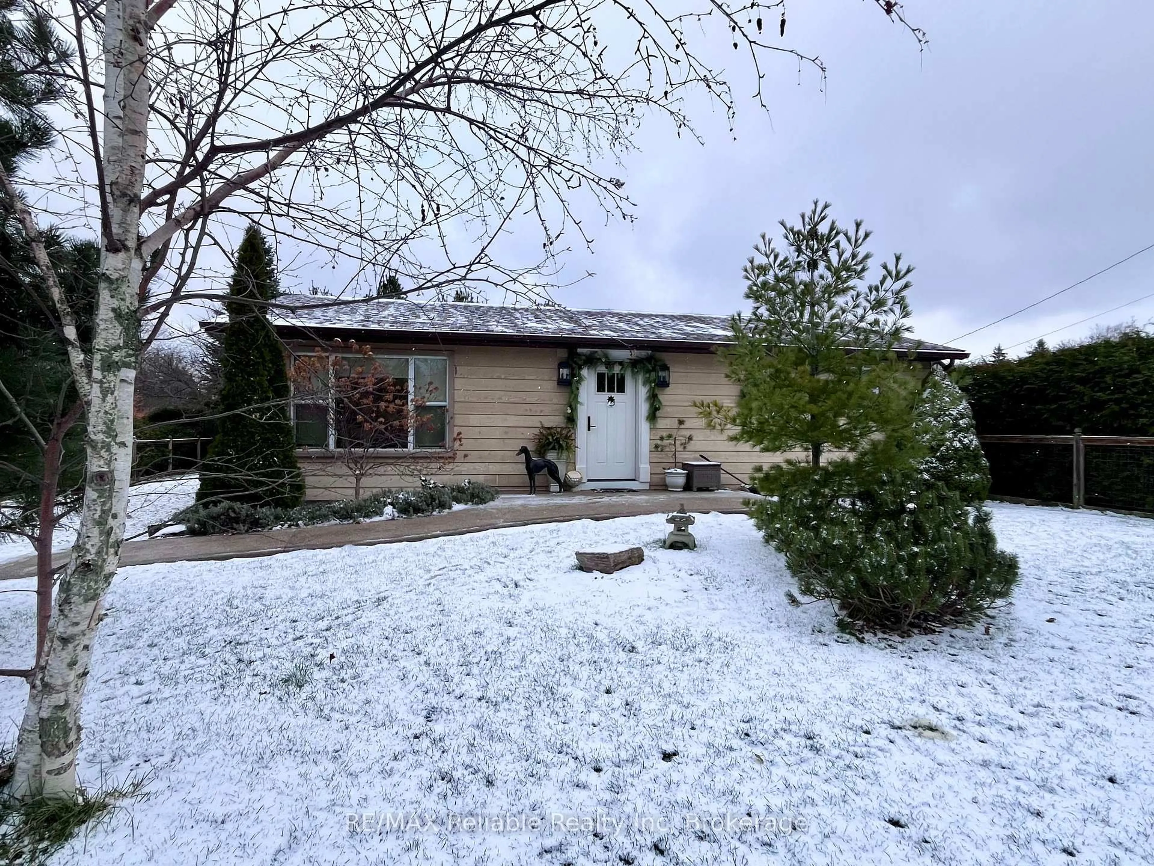 A pic from outside/outdoor area/front of a property/back of a property/a pic from drone, street for 57 Cameron St, Bluewater Ontario N0M 1G0