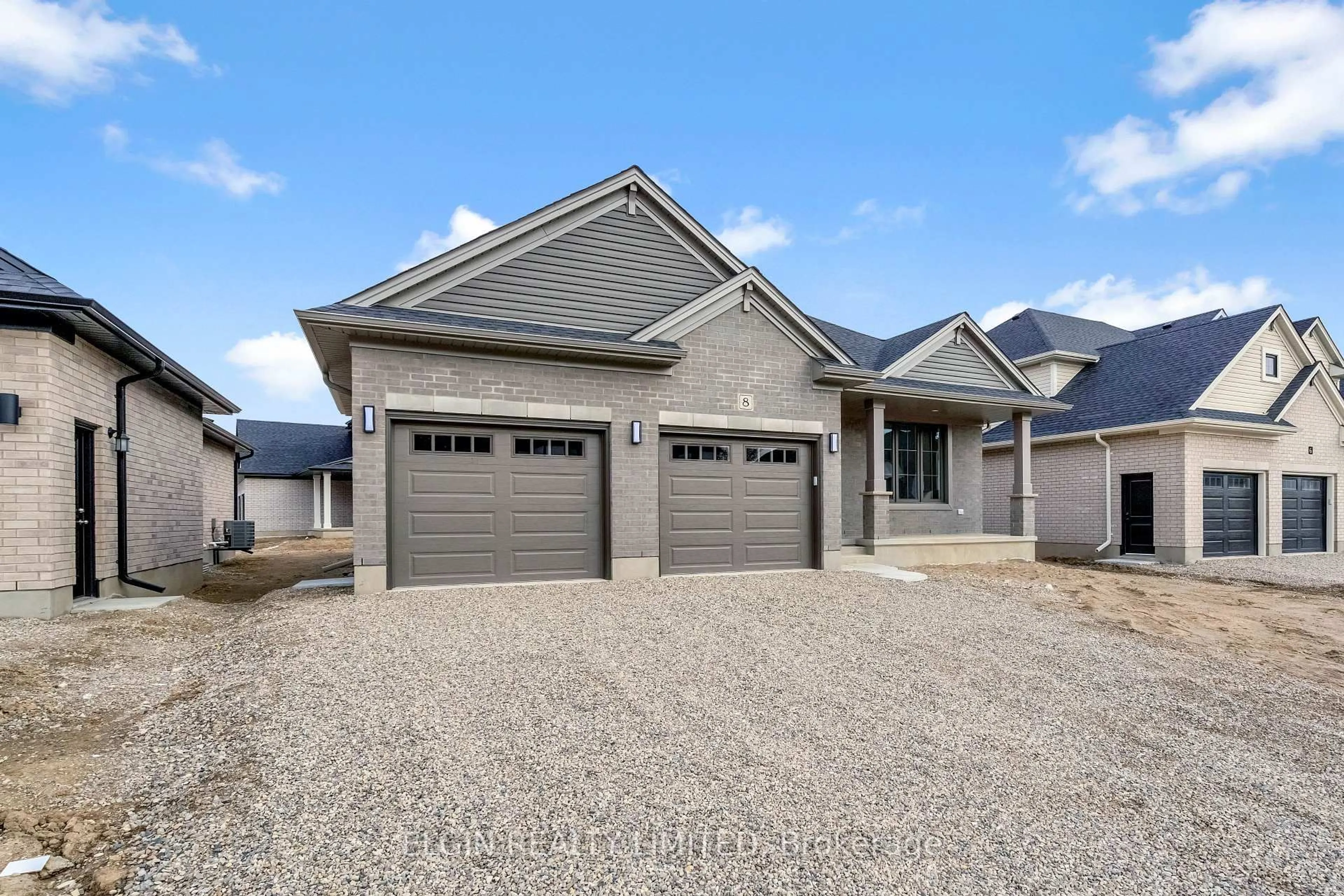 Home with vinyl exterior material, street for 8 Hartland Circ, St. Thomas Ontario N5R 0P2