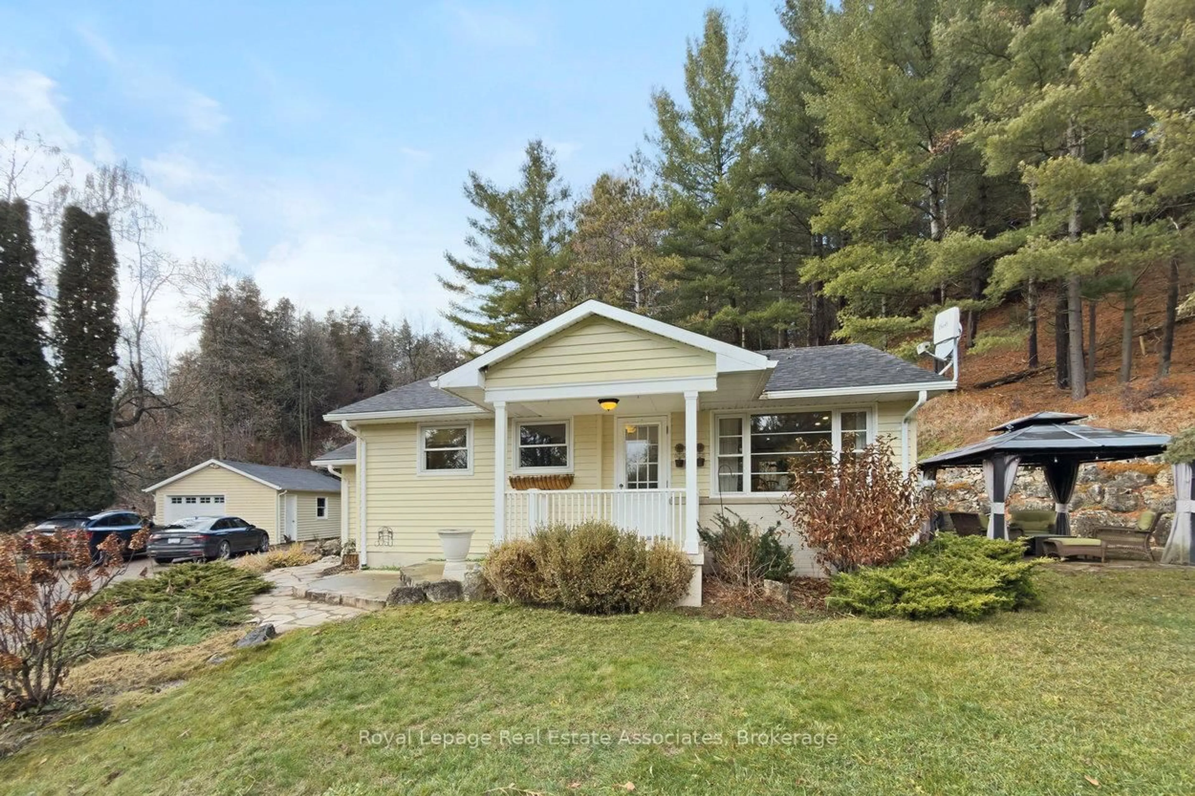 Home with vinyl exterior material, unknown for 994290 Mono Adjala Townline, Mono Ontario L9W 6H5