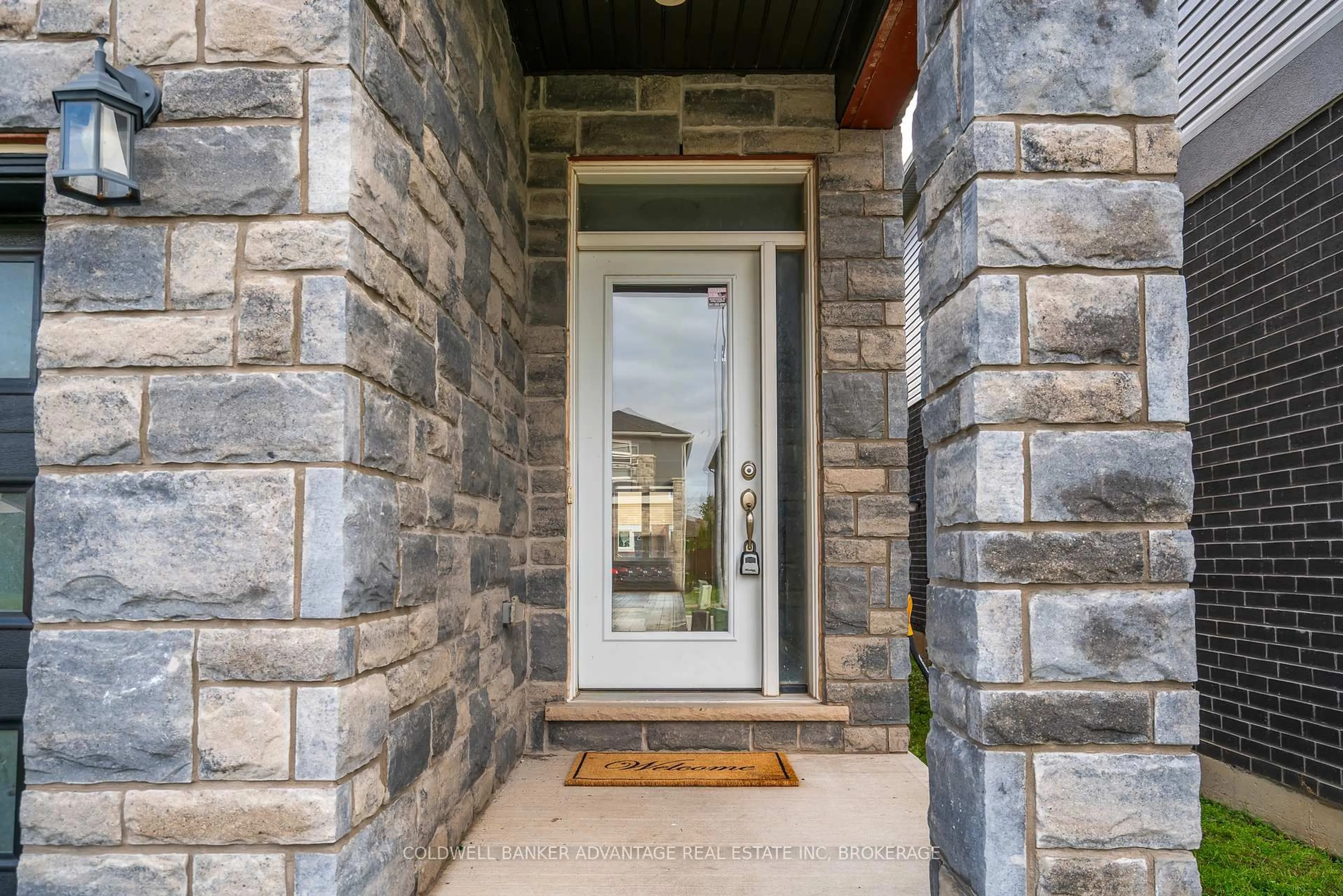 Indoor entryway for 177 Louise St, Welland Ontario L3B 0H8