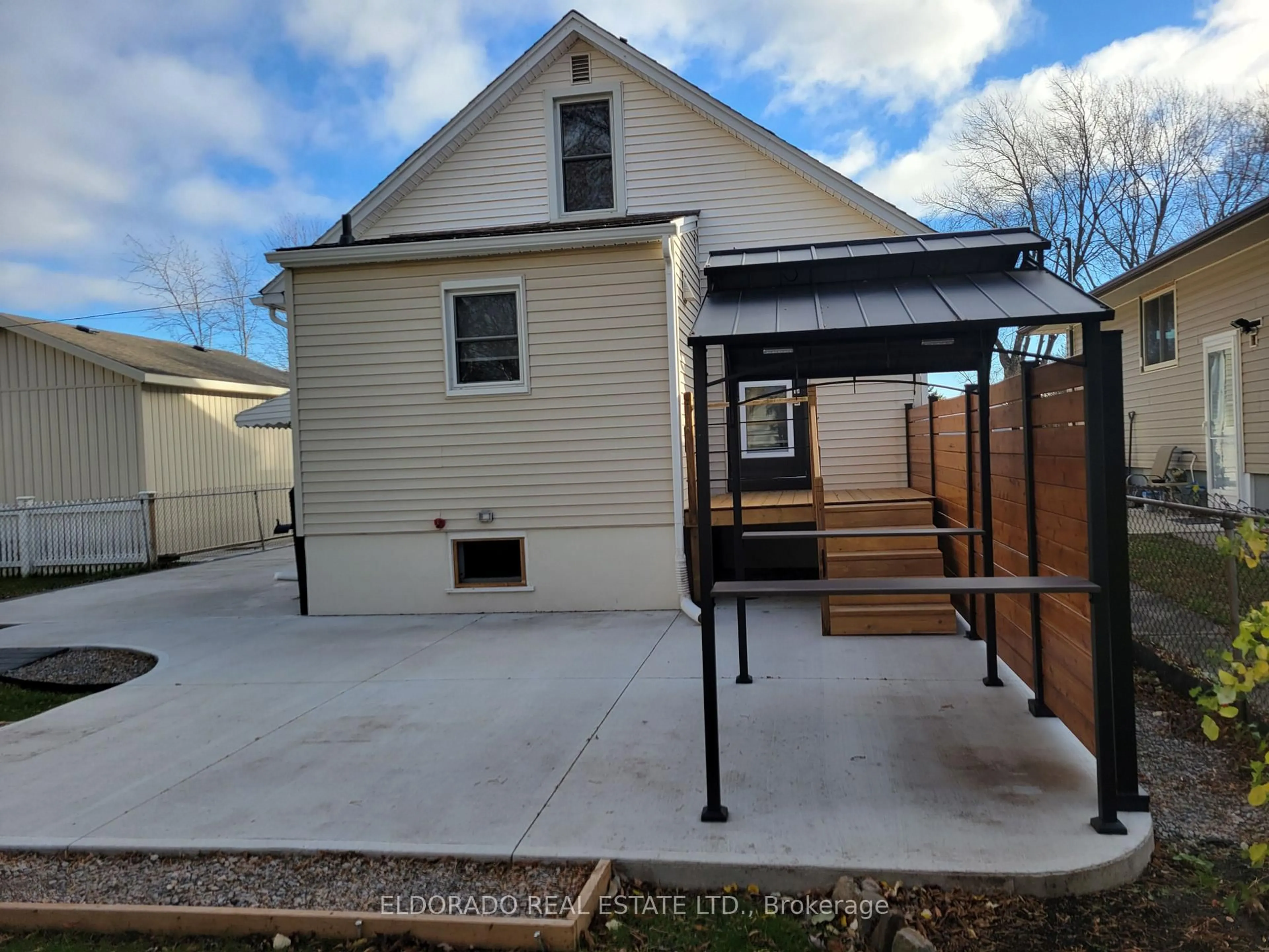 Unknown for 107 Mackan St, Thorold Ontario L2V 1G5