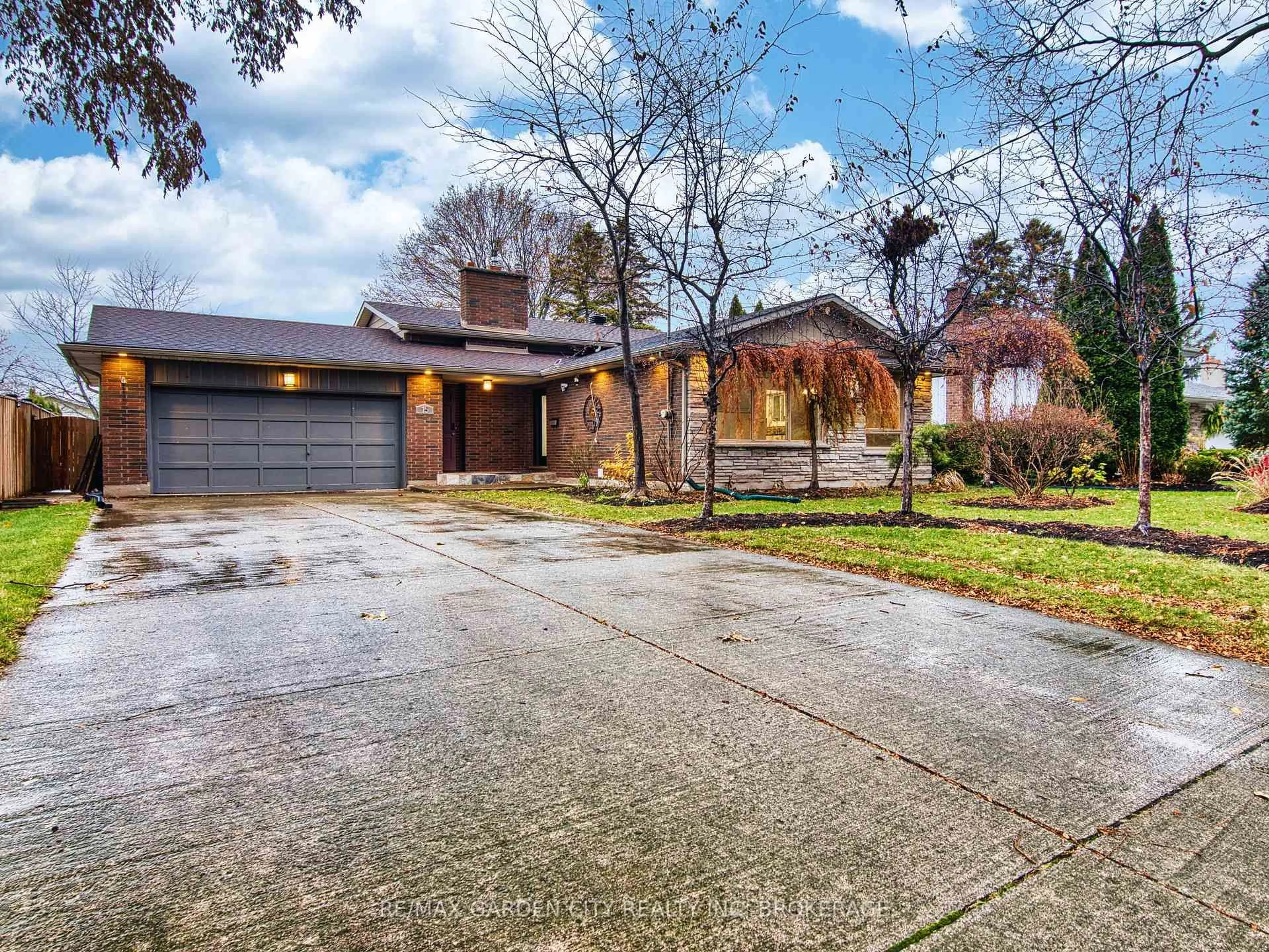 Home with brick exterior material, street for 15 Black Friars Rd, St. Catharines Ontario L2N 2M8