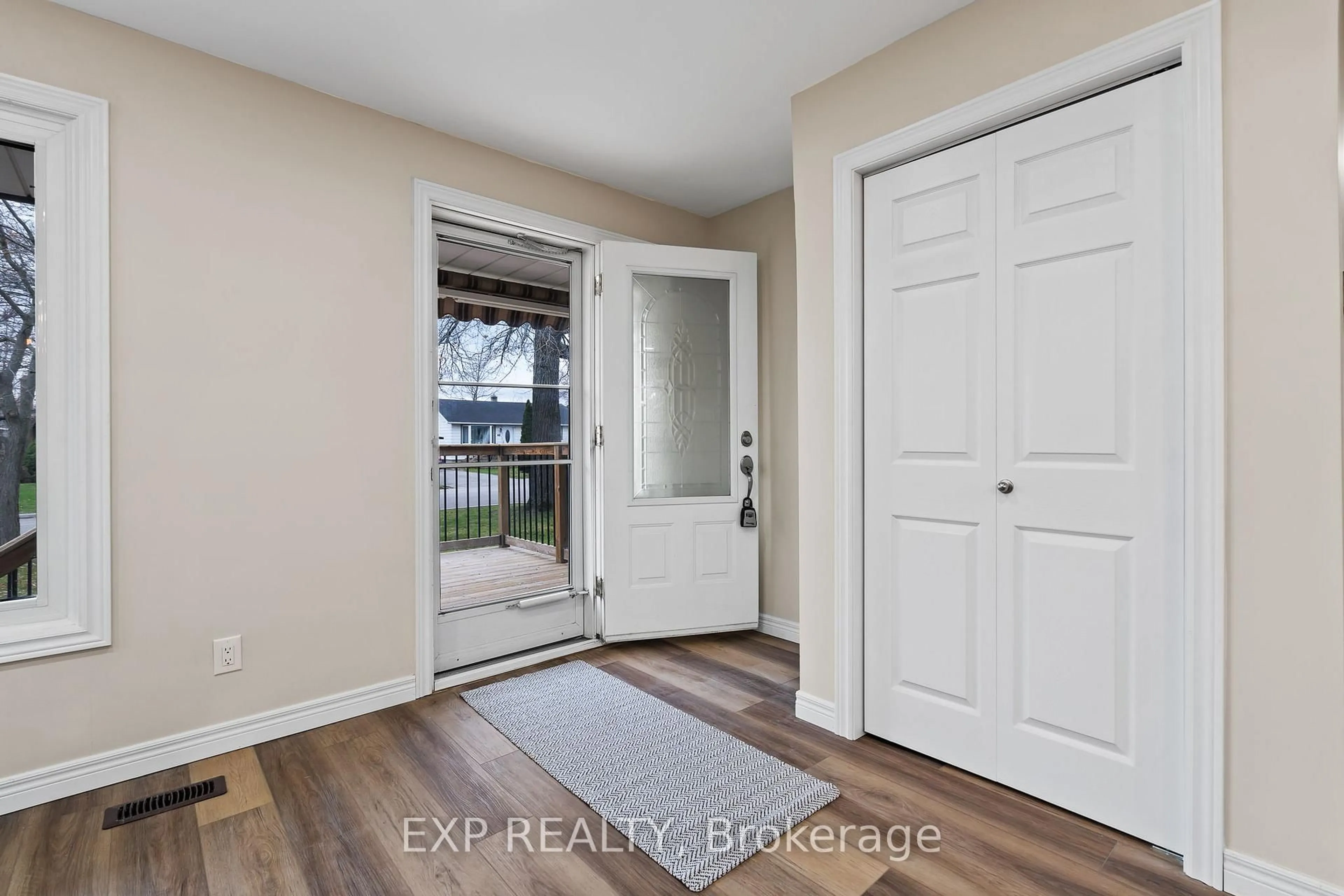 Indoor entryway for 51 Burness Dr, St. Catharines Ontario L2P 1J4