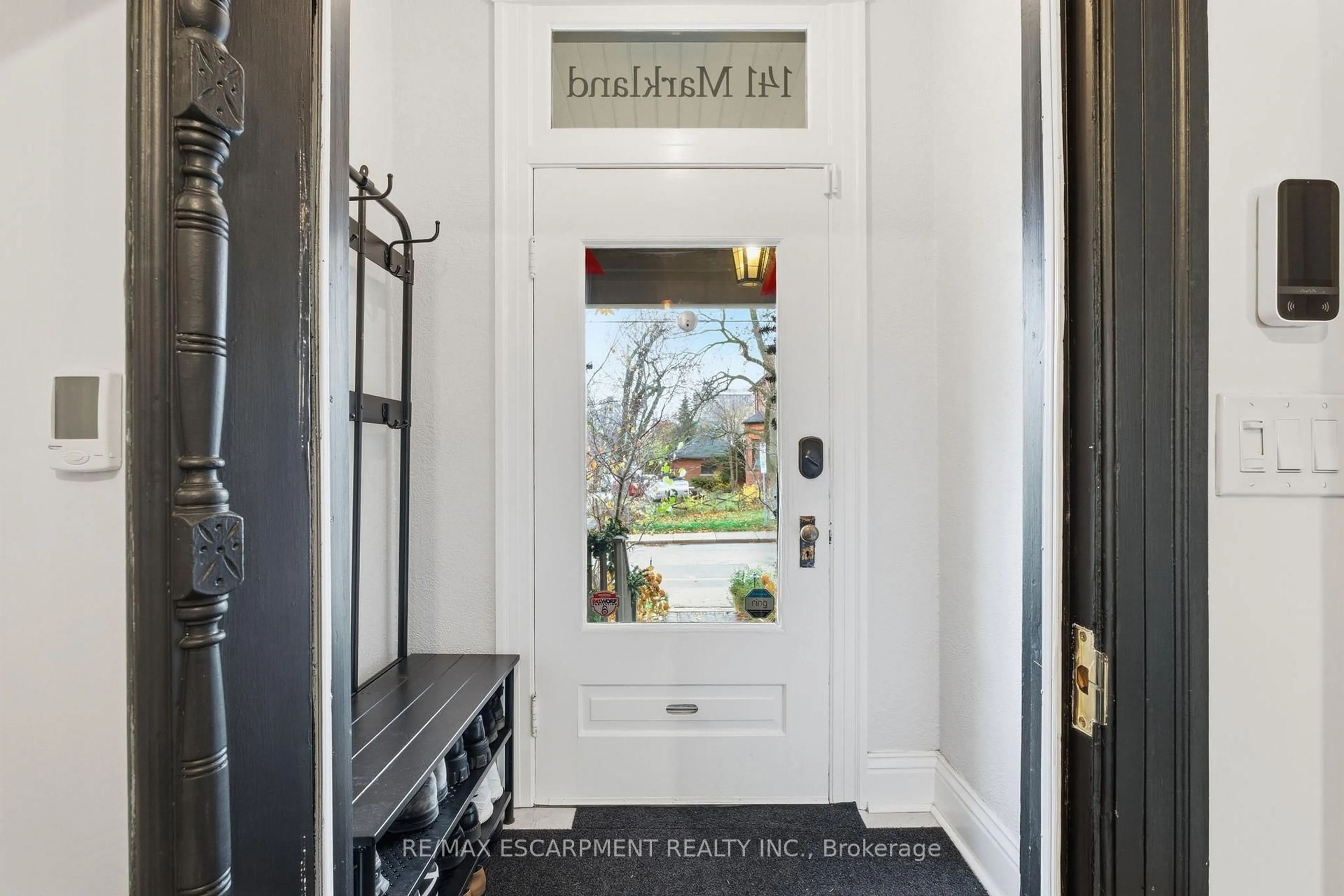 Indoor entryway for 141 Markland St, Hamilton Ontario L8P 2K3