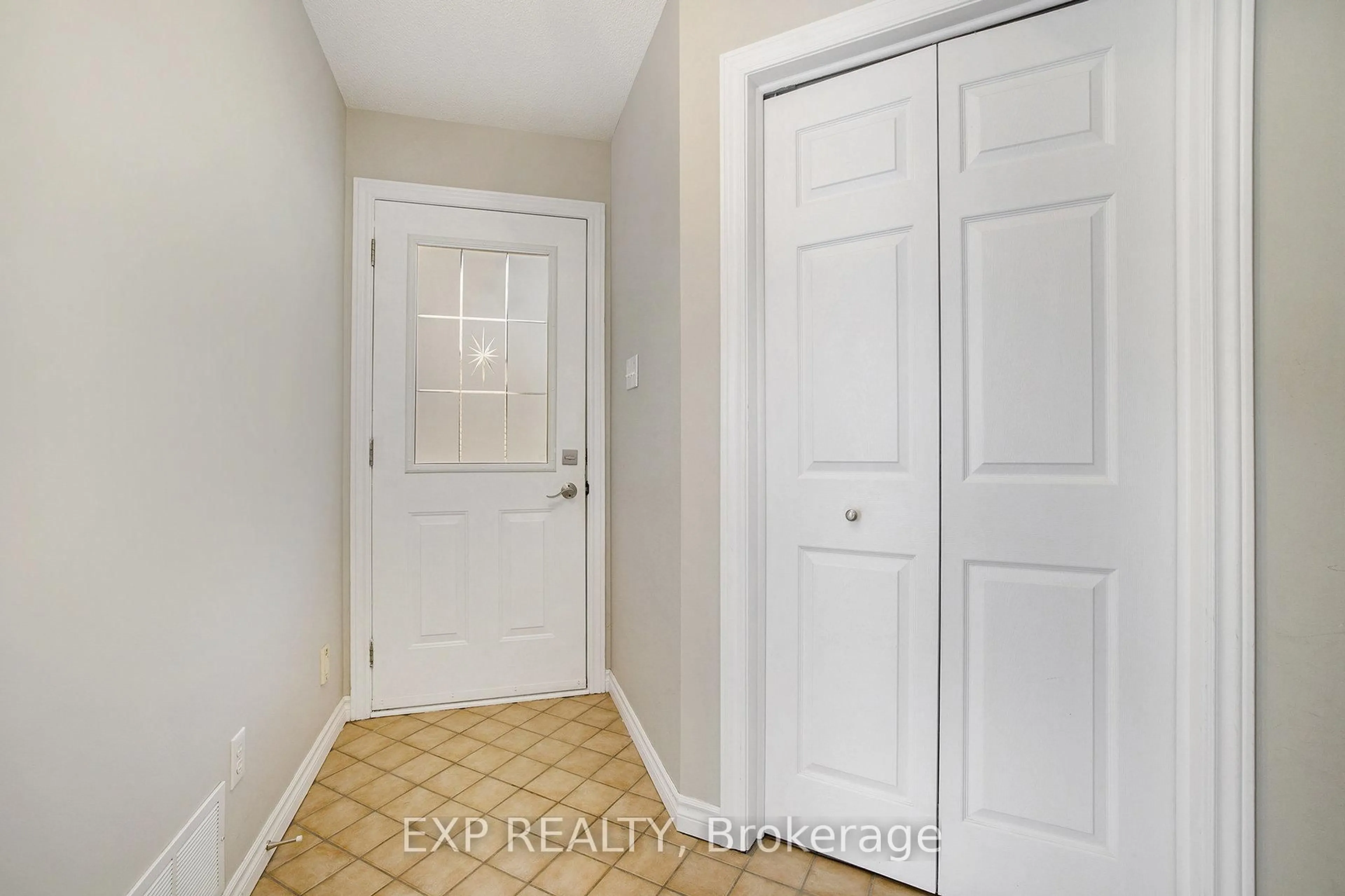 Indoor entryway for 67 Lafleche Blvd, Casselman Ontario K0A 1M0