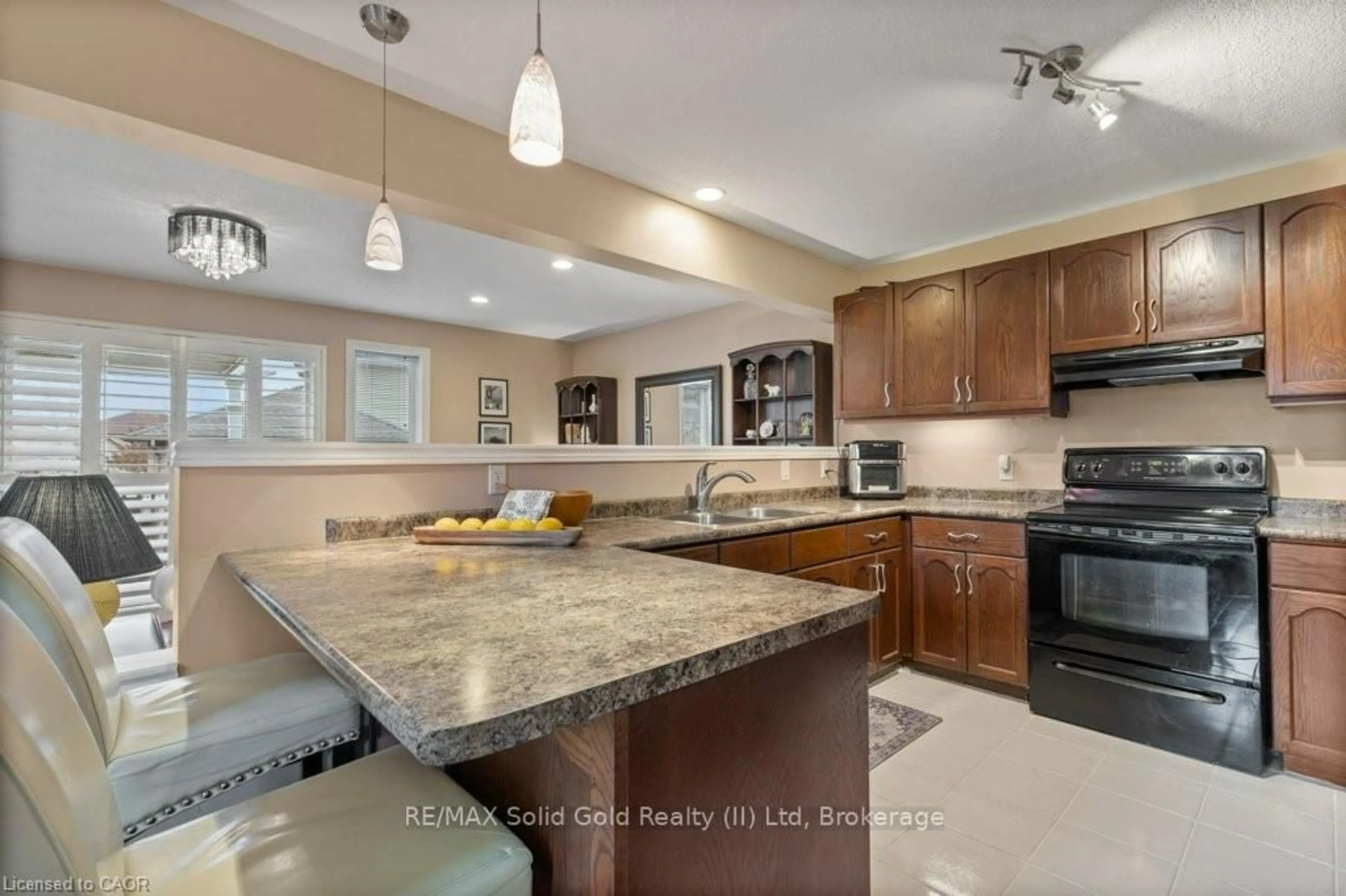 Open concept kitchen, ceramic/tile floor for 251 Falcon Dr, Woodstock Ontario N4T 0A1