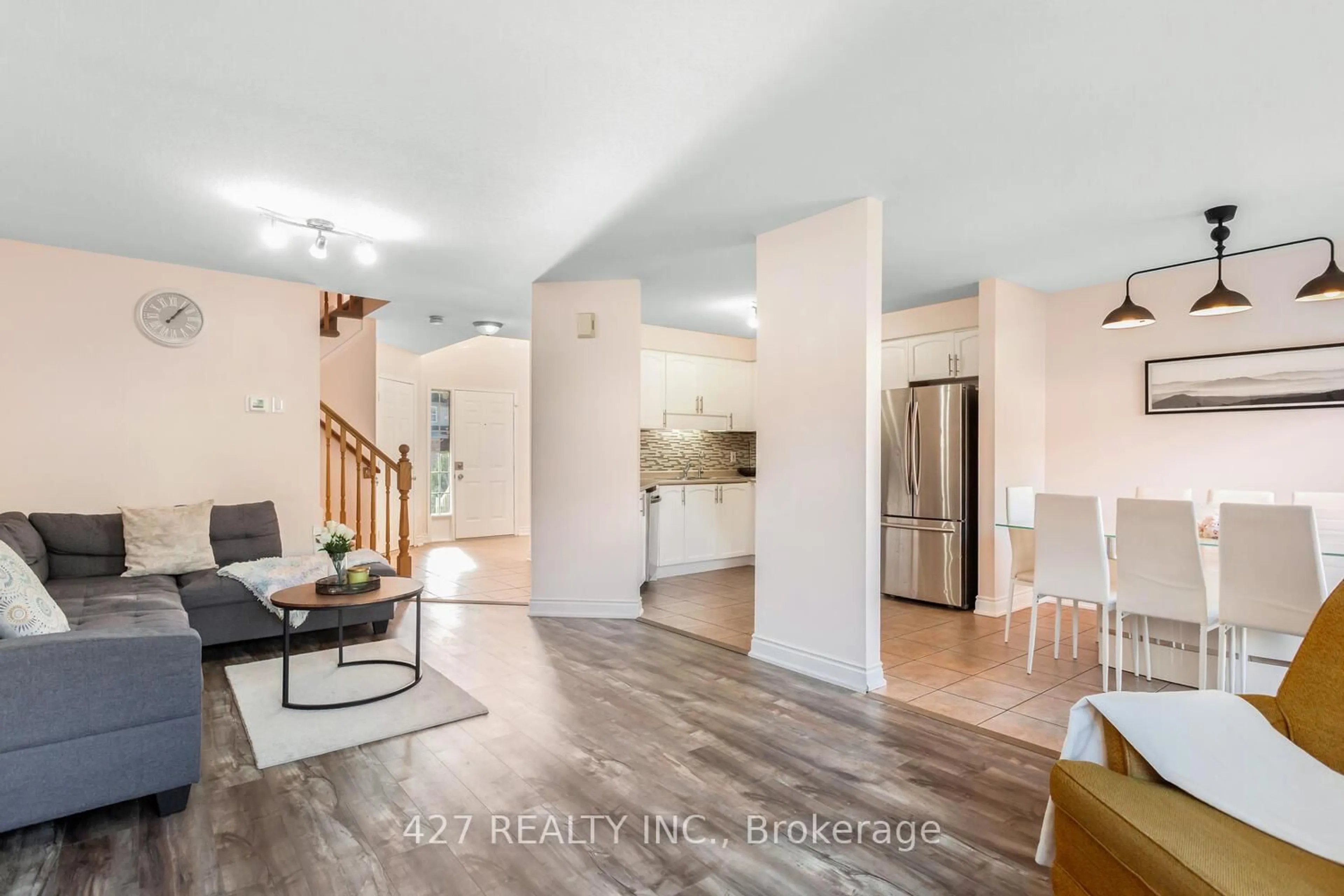 Indoor entryway for 142 Dubrick Cres, Kitchener Ontario N2E 4G3