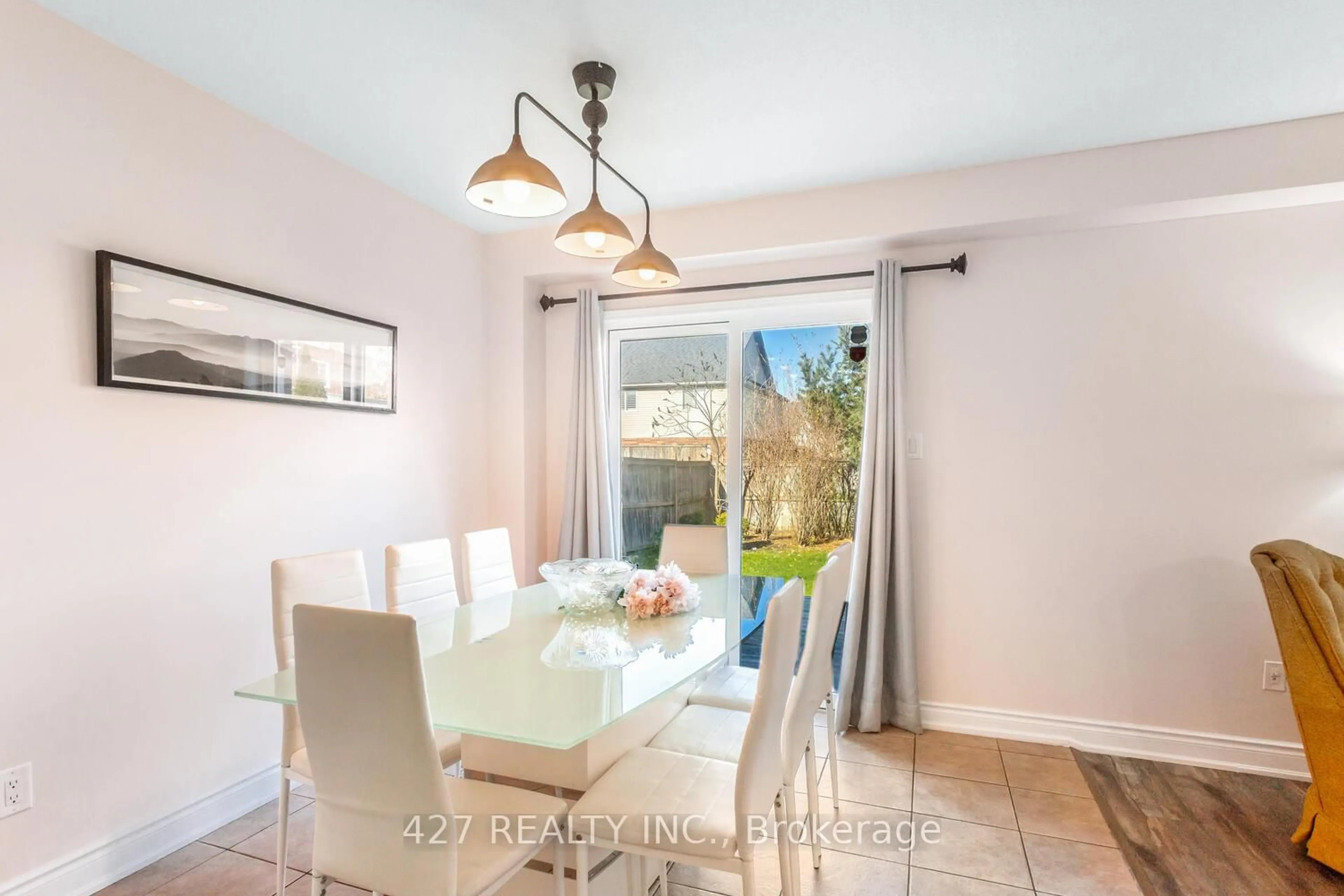 Dining room, ceramic/tile floor for 142 Dubrick Cres, Kitchener Ontario N2E 4G3
