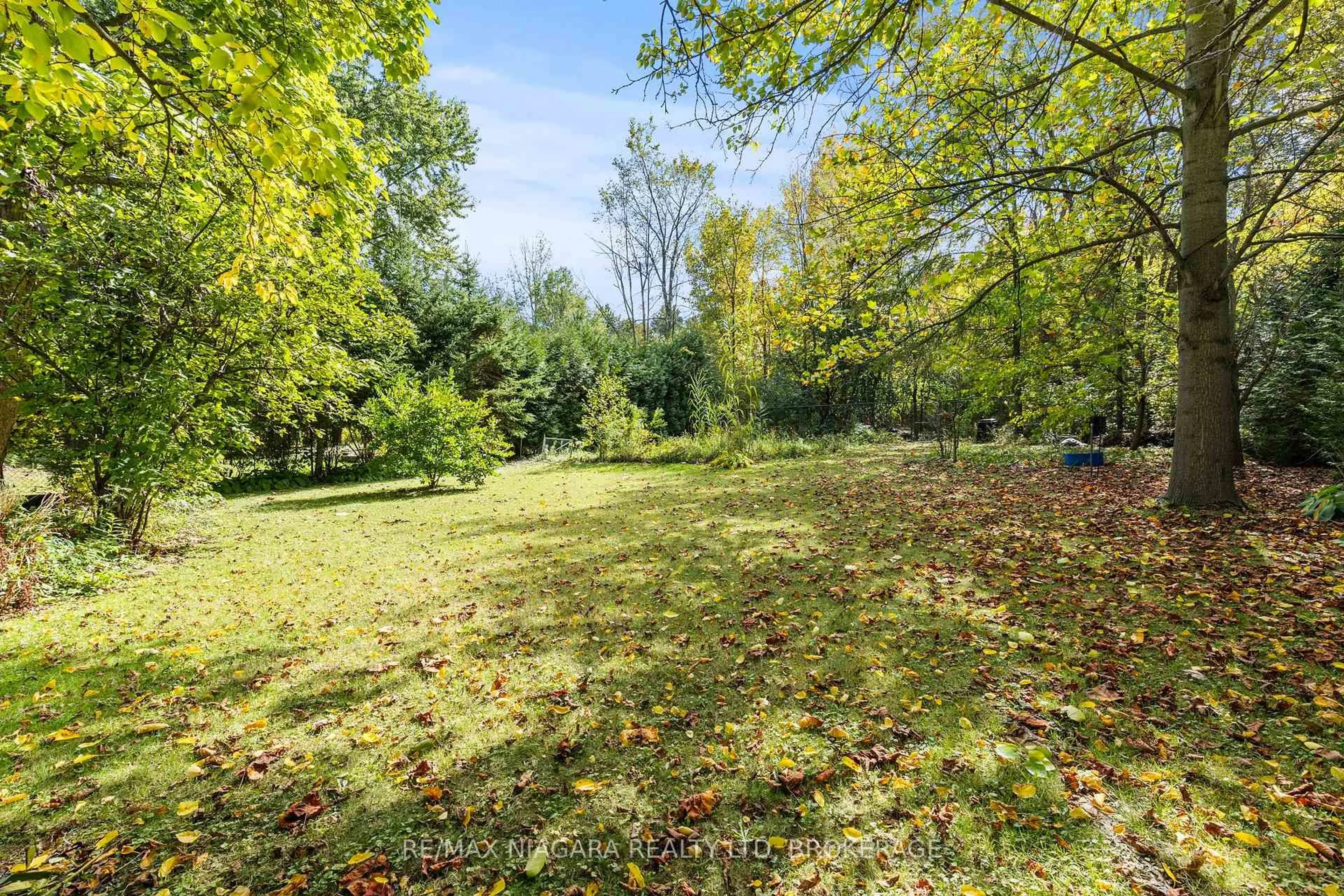Patio, forest/trees view for 35 Chantler Rd, Welland Ontario L3C 4M6