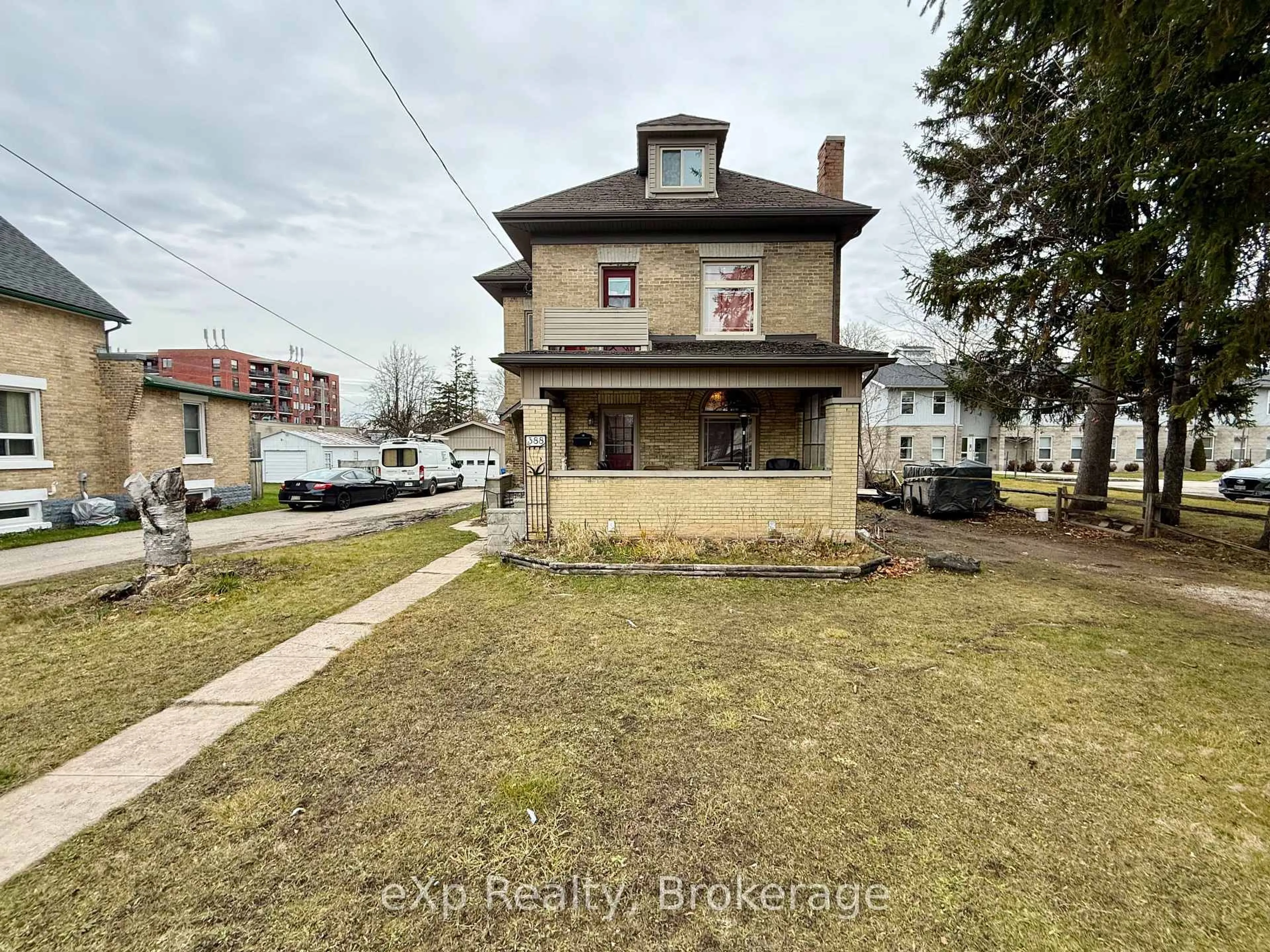 A pic from outside/outdoor area/front of a property/back of a property/a pic from drone, building for 388 11TH St, Hanover Ontario N4N 1S5