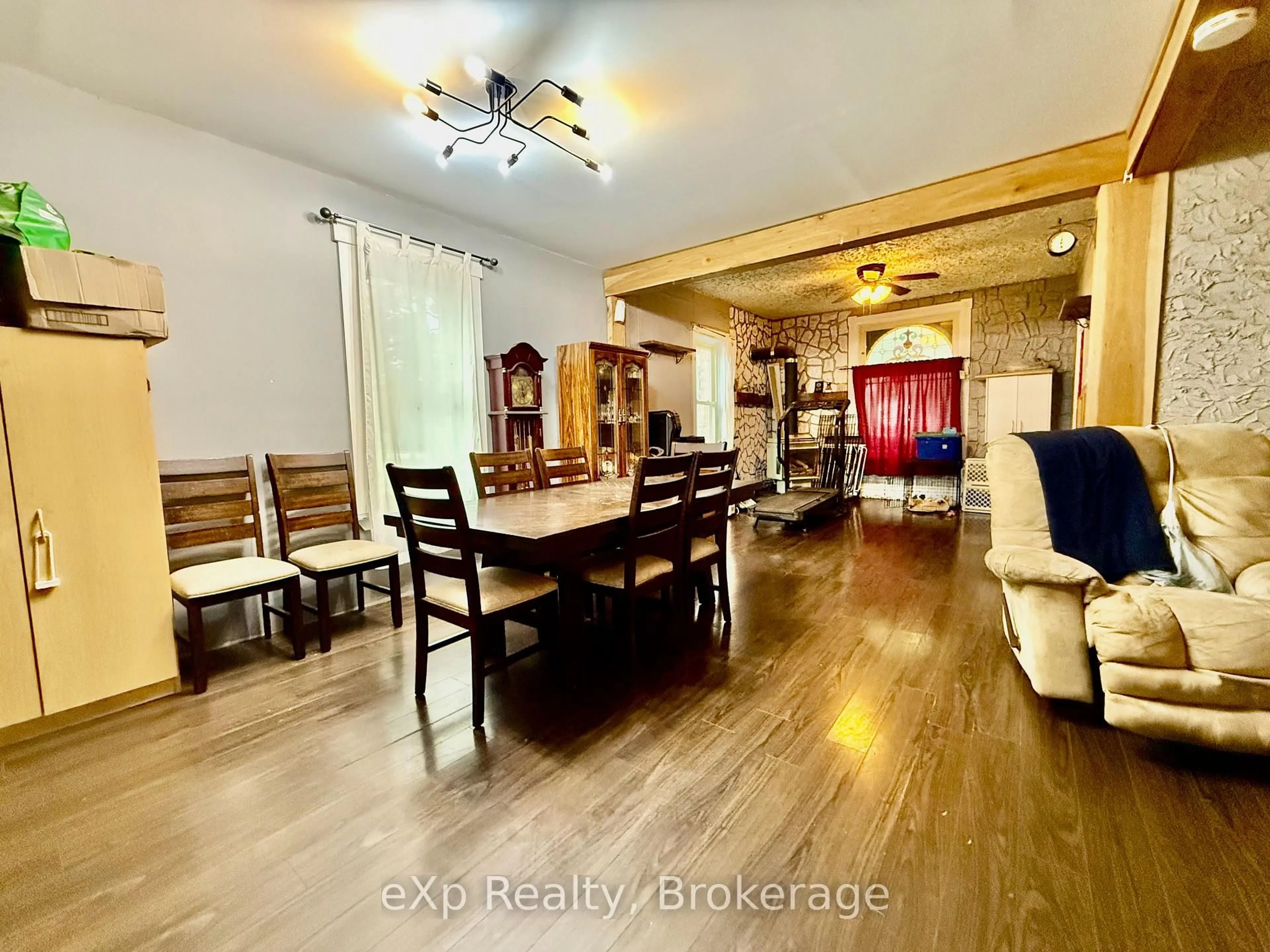 Dining room, wood/laminate floor for 388 11TH St, Hanover Ontario N4N 1S5