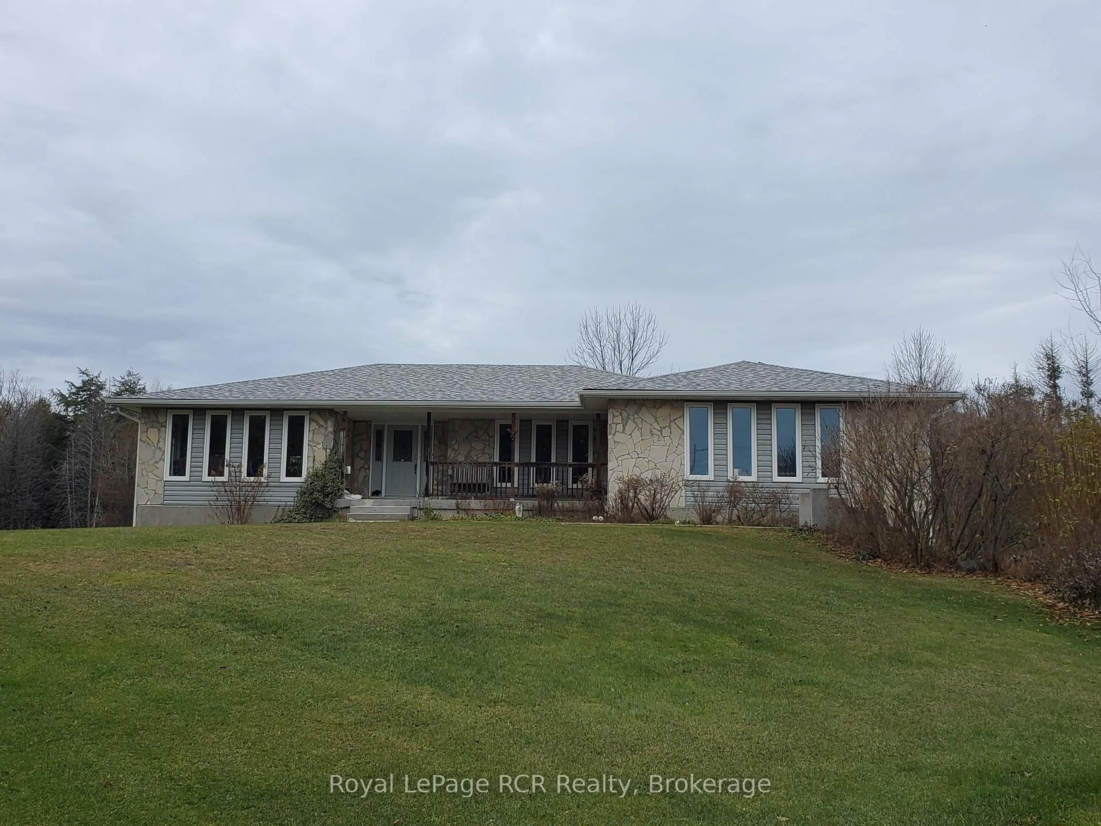 A pic from outside/outdoor area/front of a property/back of a property/a pic from drone, unknown for 557344 CONCESSION 4 S, MEAF Concession, Meaford Ontario N0H 1E0